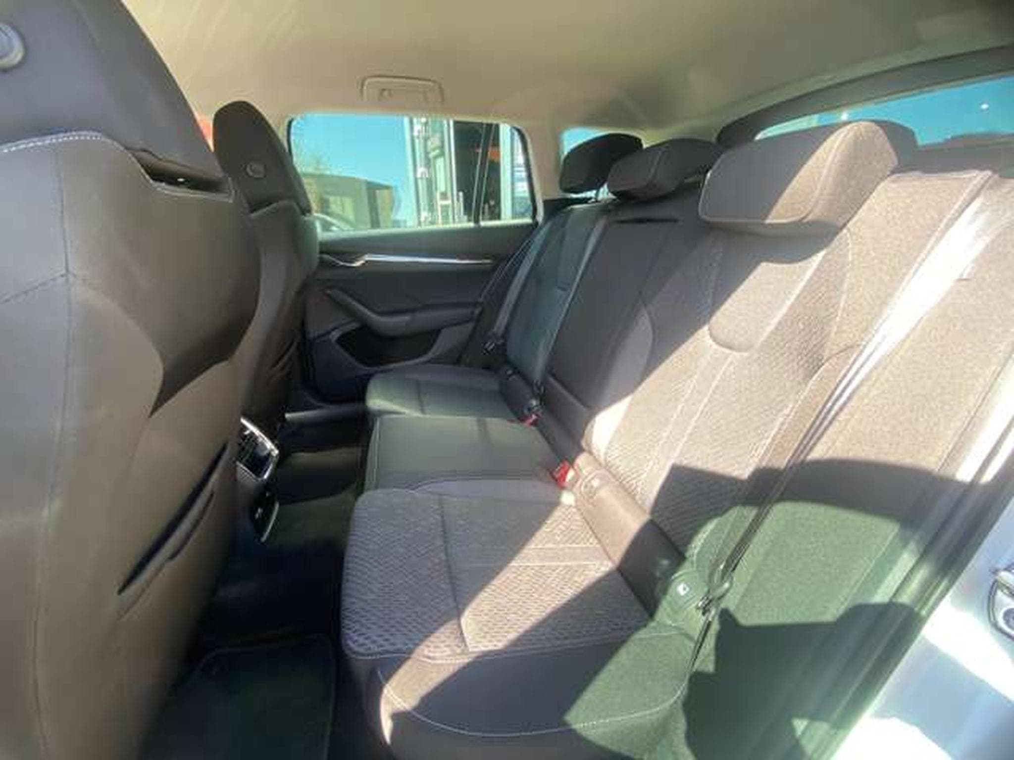 Skoda Octavia Octavia Combi 2.0 TDI DSG Edition Plus (2024) - Photo 10