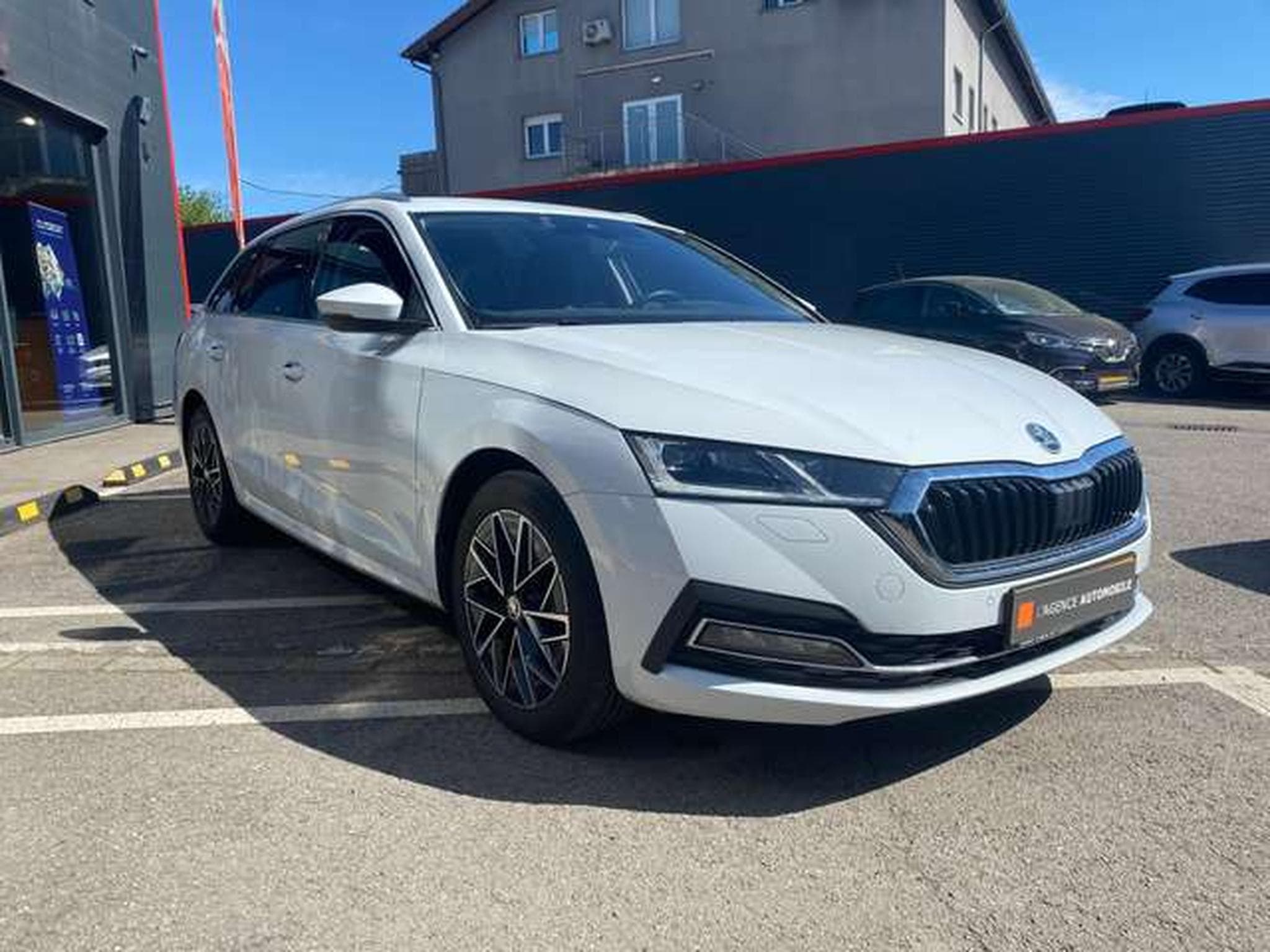 Skoda Octavia Octavia Combi 2.0 TDI DSG Edition Plus (2024) - Photo 4