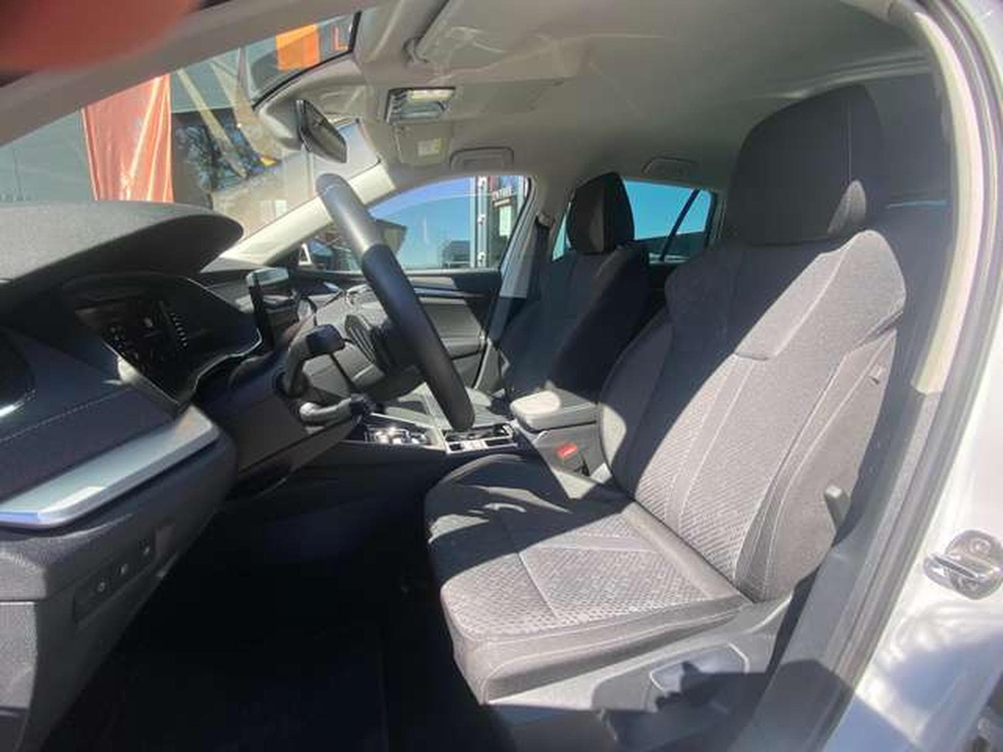 Skoda Octavia Octavia Combi 2.0 TDI DSG Edition Plus (2024) - Photo 8