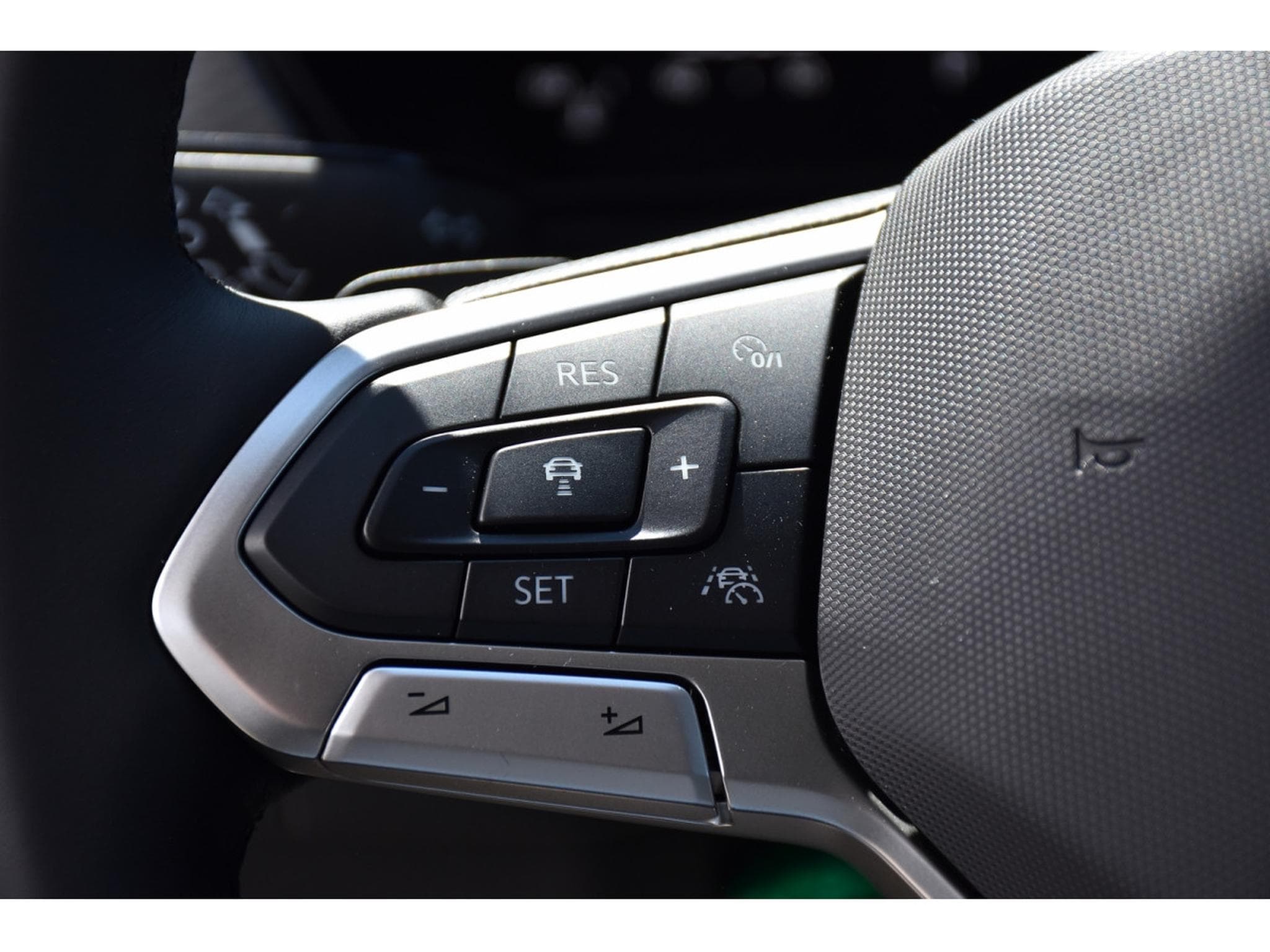 VW T-Cross 1.0 TSI Life DSG SG CHFF ACC TRAVEL SIDE CAM NEUF (2026) - Foto 22