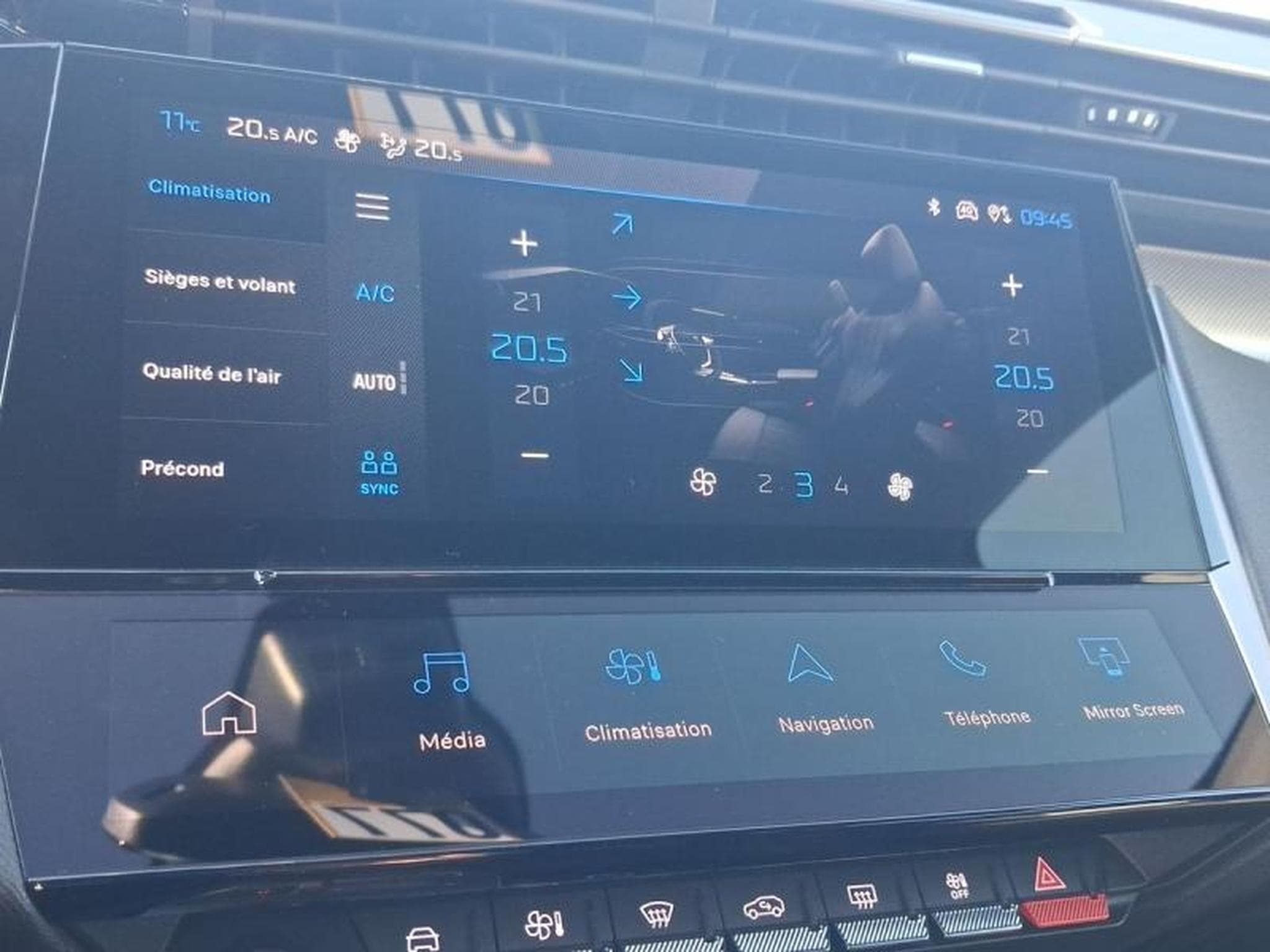 PEUGEOT 308 PHEV 180ch GT e-EAT8 (2023) - Photo 12