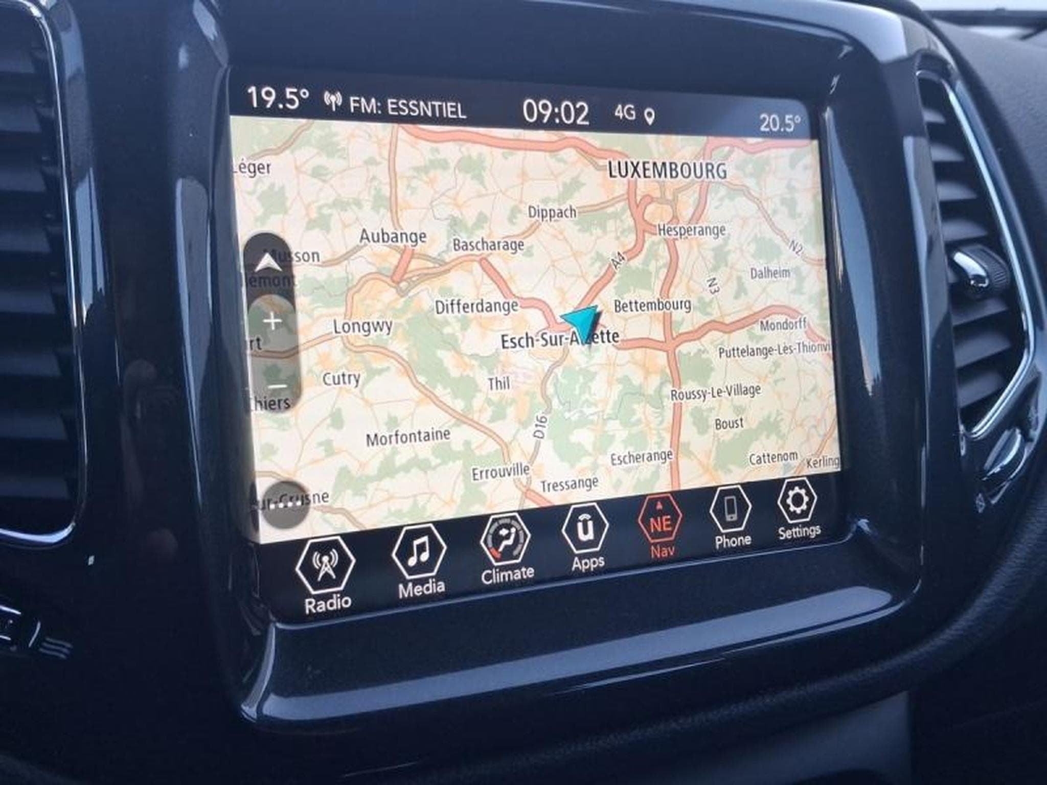 JEEP Compass 1.3 Turbo T4 240ch PHEV 4xe S AT6 eAWD (2021) - Photo 9