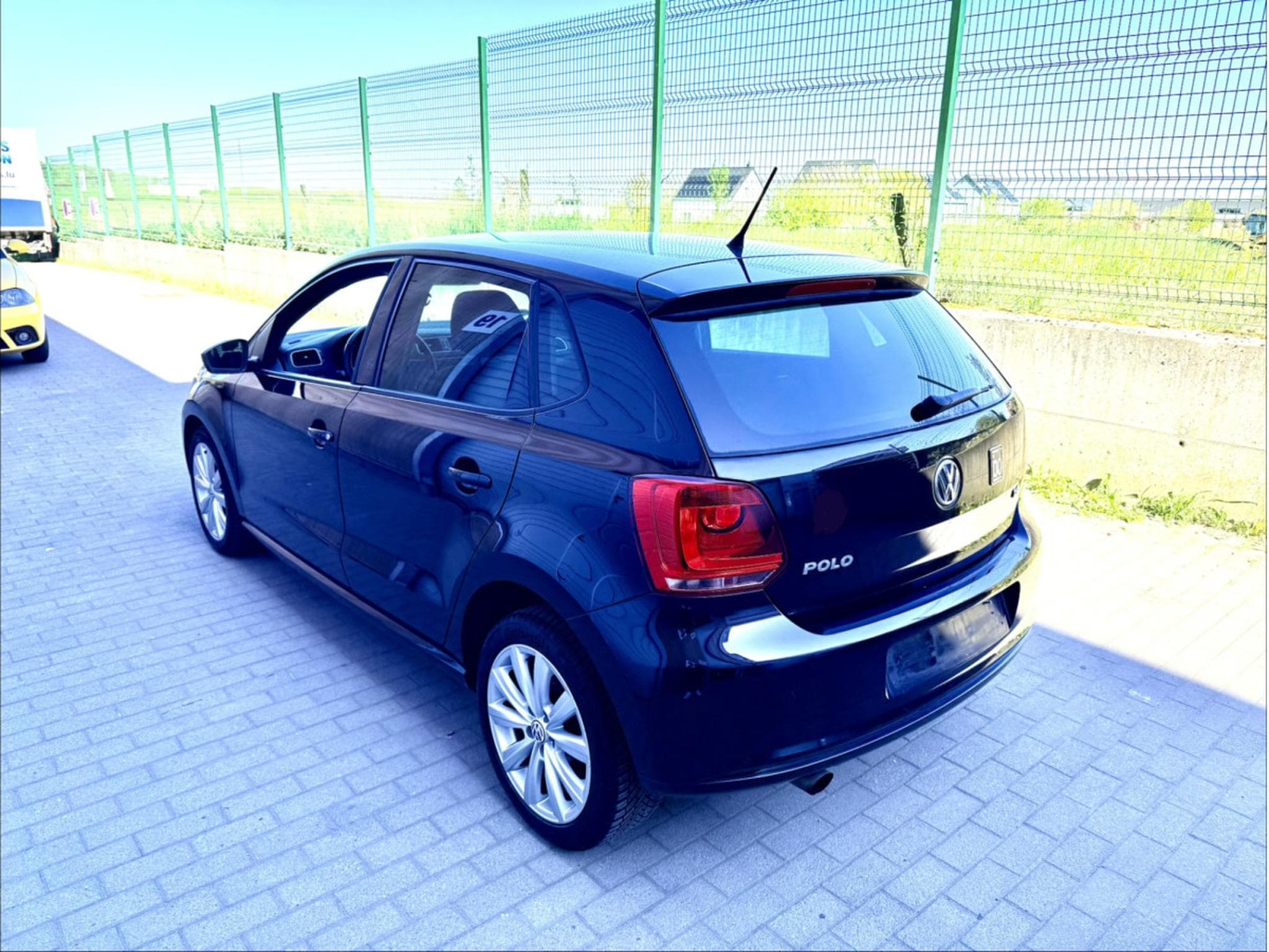VW Polo 1.4 Fsi 85 Comfortline (2010) - Photo 2