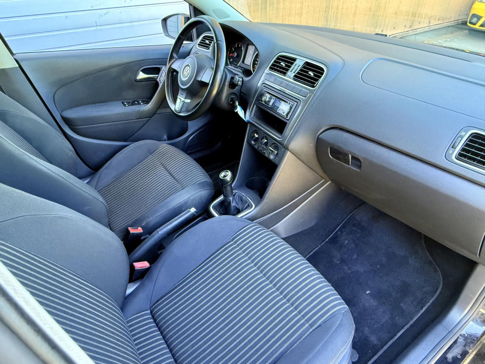 VW Polo 1.4 Fsi 85 Comfortline (2010) - Photo 5