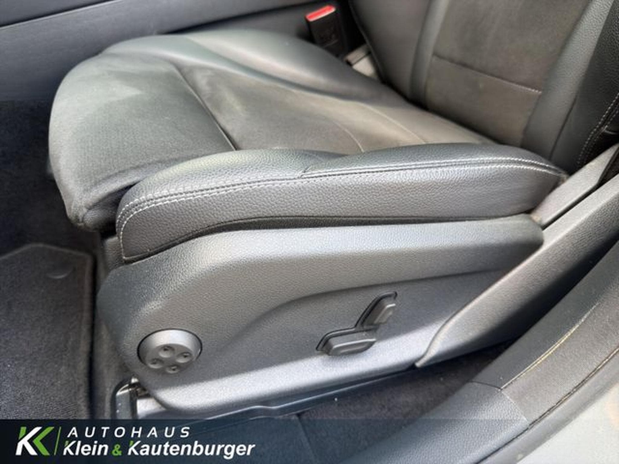 Mercedes GLC 250 GLC 250 AMG Line 4Matic +PANO+AHK+KAMERA+LED (2018) - Photo 13