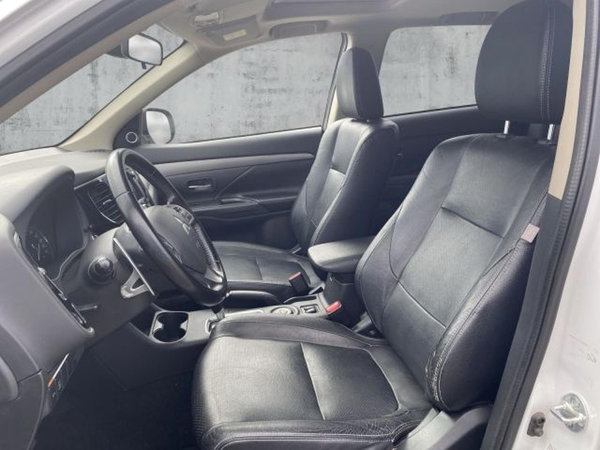 Mitsubishi Outlander Outlander 2.2 DI-D 4WD NAVI XENON GSHD 7-Sitzer (2015) - Photo 11