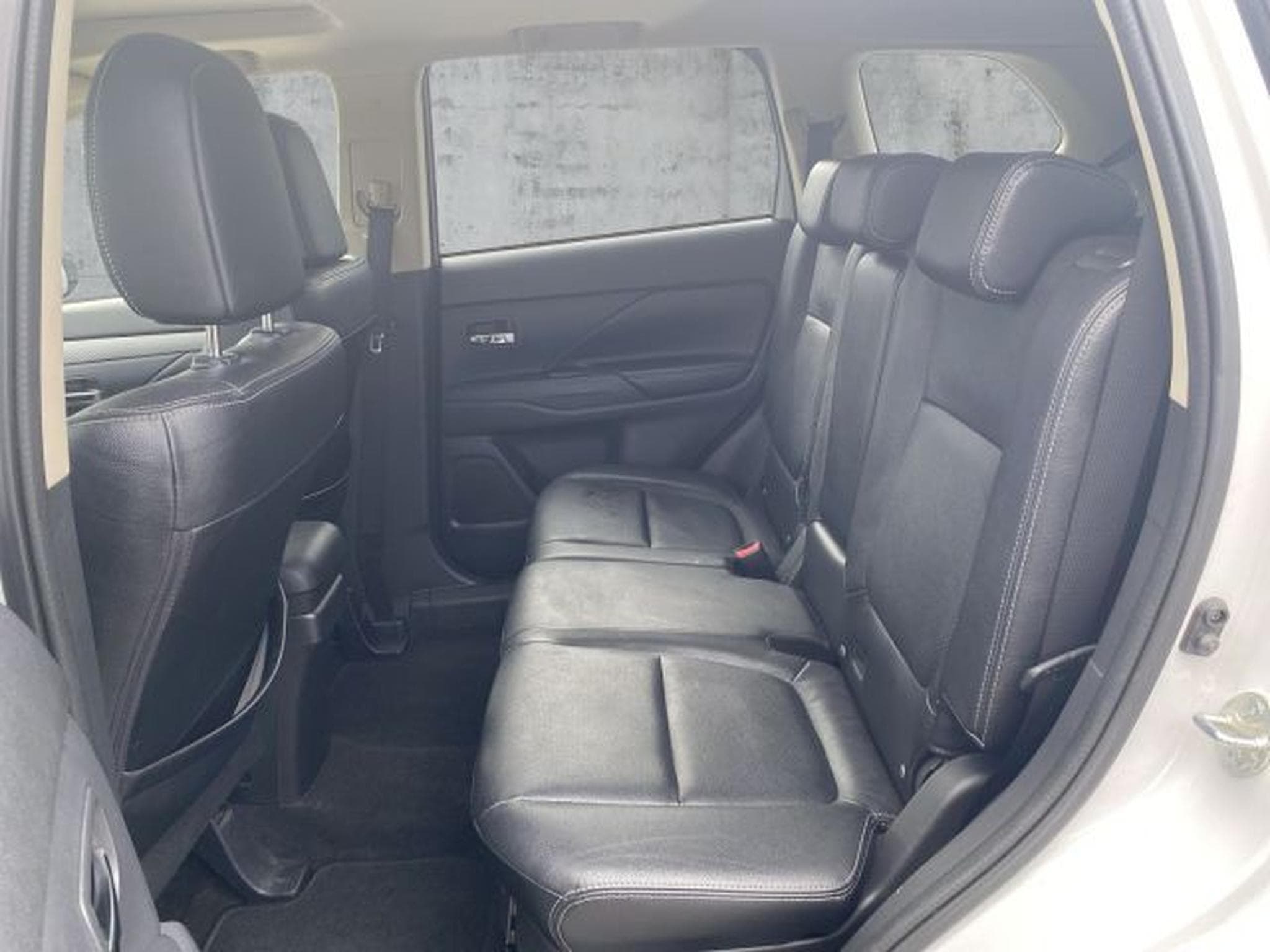 Mitsubishi Outlander Outlander 2.2 DI-D 4WD NAVI XENON GSHD 7-Sitzer (2015) - Photo 12