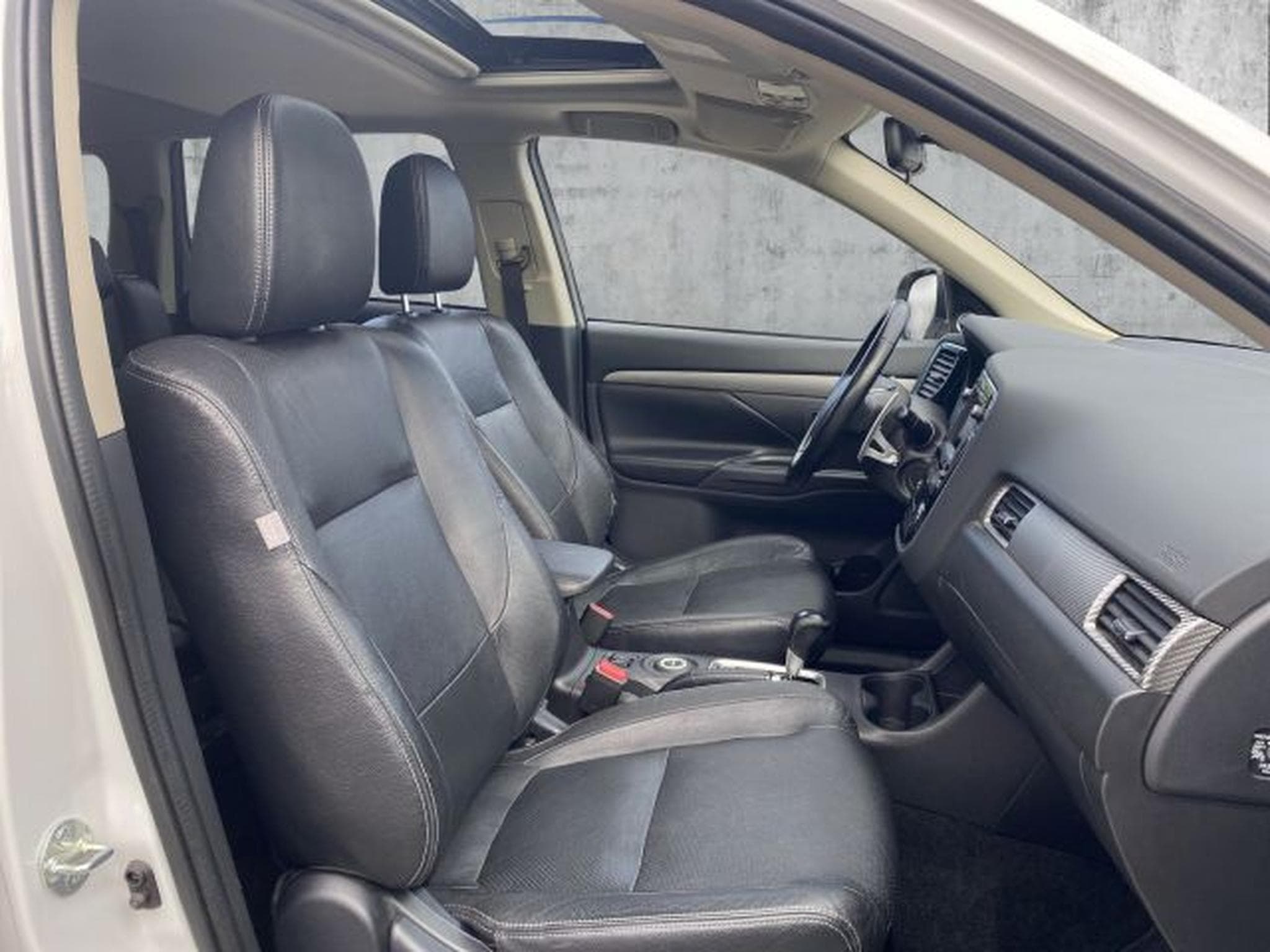 Mitsubishi Outlander Outlander 2.2 DI-D 4WD NAVI XENON GSHD 7-Sitzer (2015) - Photo 13