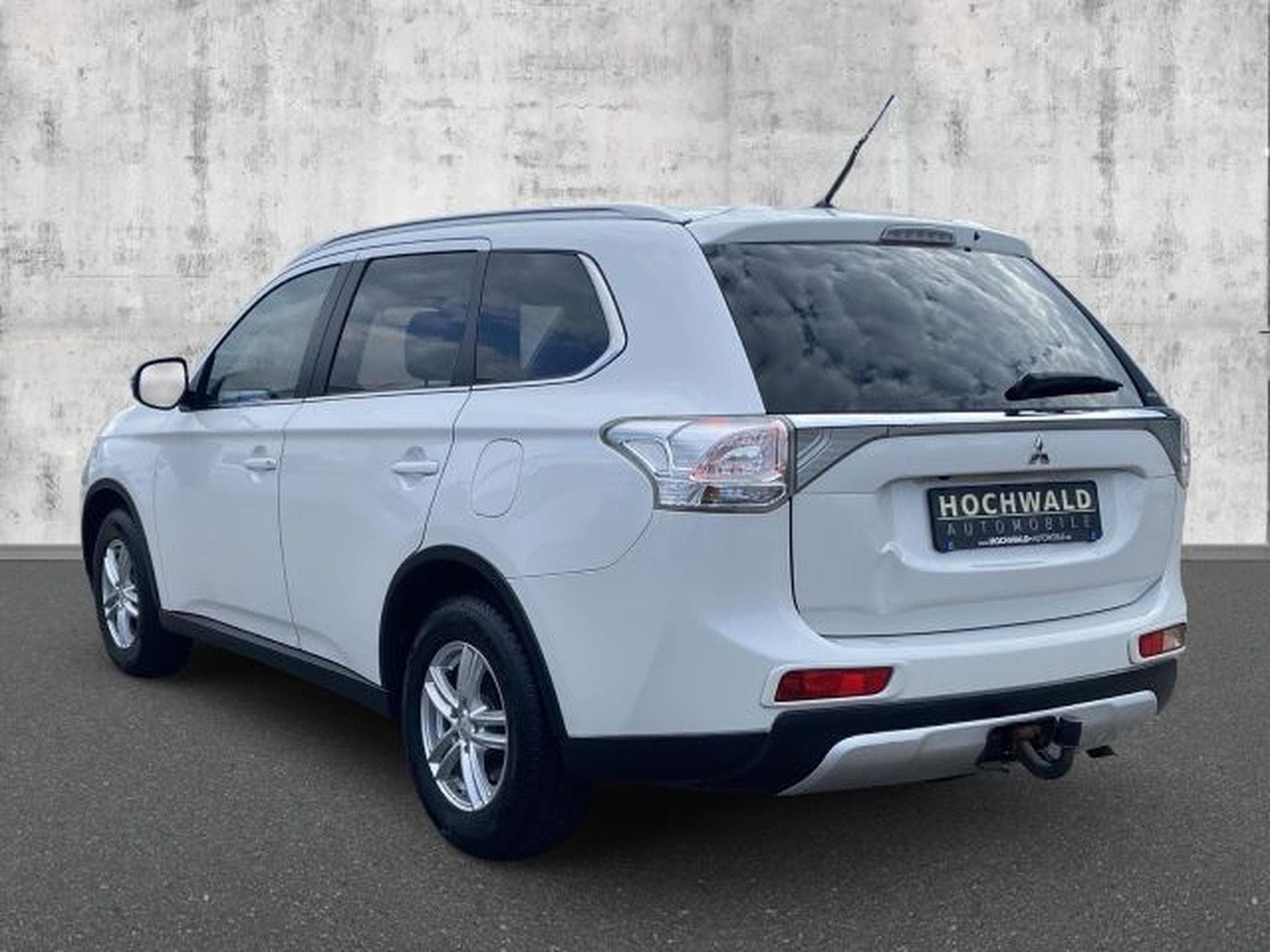 Mitsubishi Outlander Outlander 2.2 DI-D 4WD NAVI XENON GSHD 7-Sitzer (2015) - Photo 3