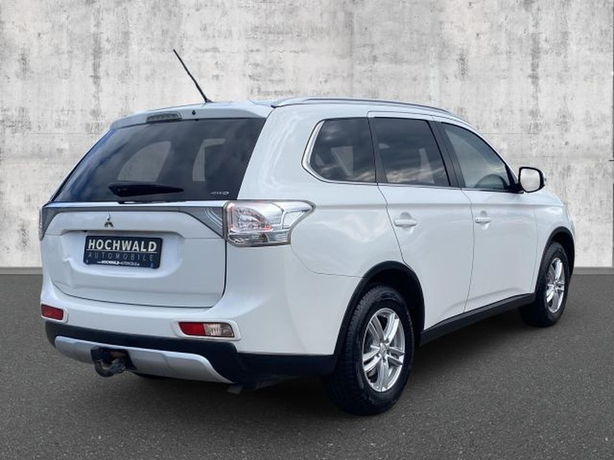 Mitsubishi Outlander Outlander 2.2 DI-D 4WD NAVI XENON GSHD 7-Sitzer (2015) - Photo 5
