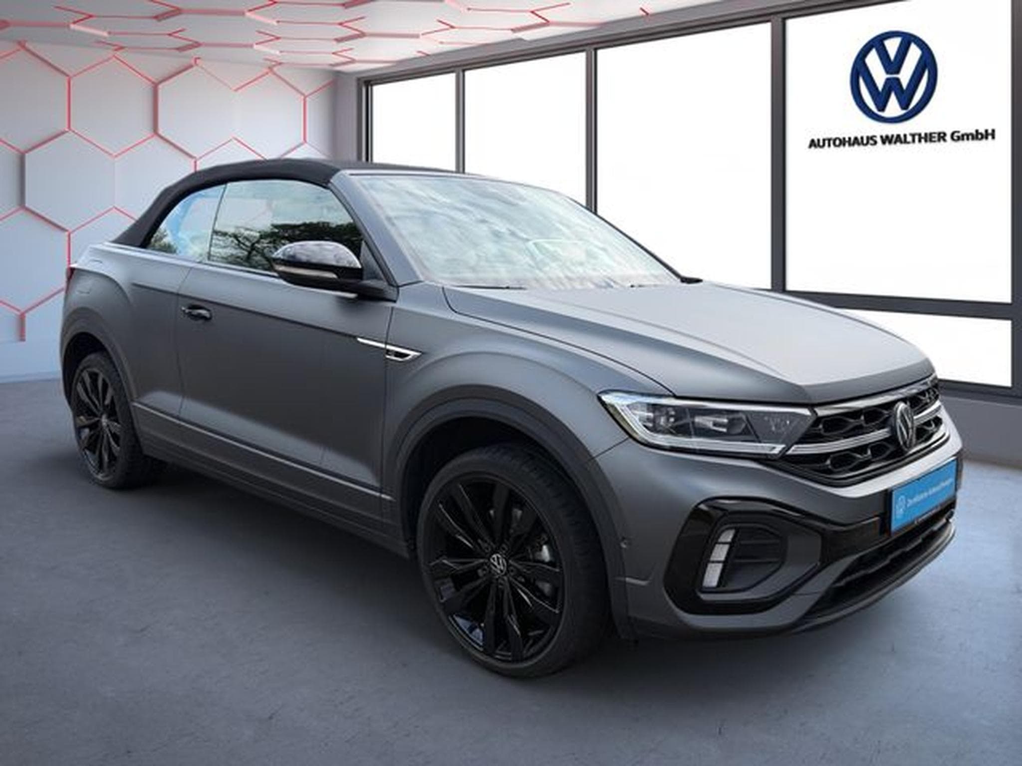 VW T-Roc T-Roc Edition Grey (2023) - Photo 2