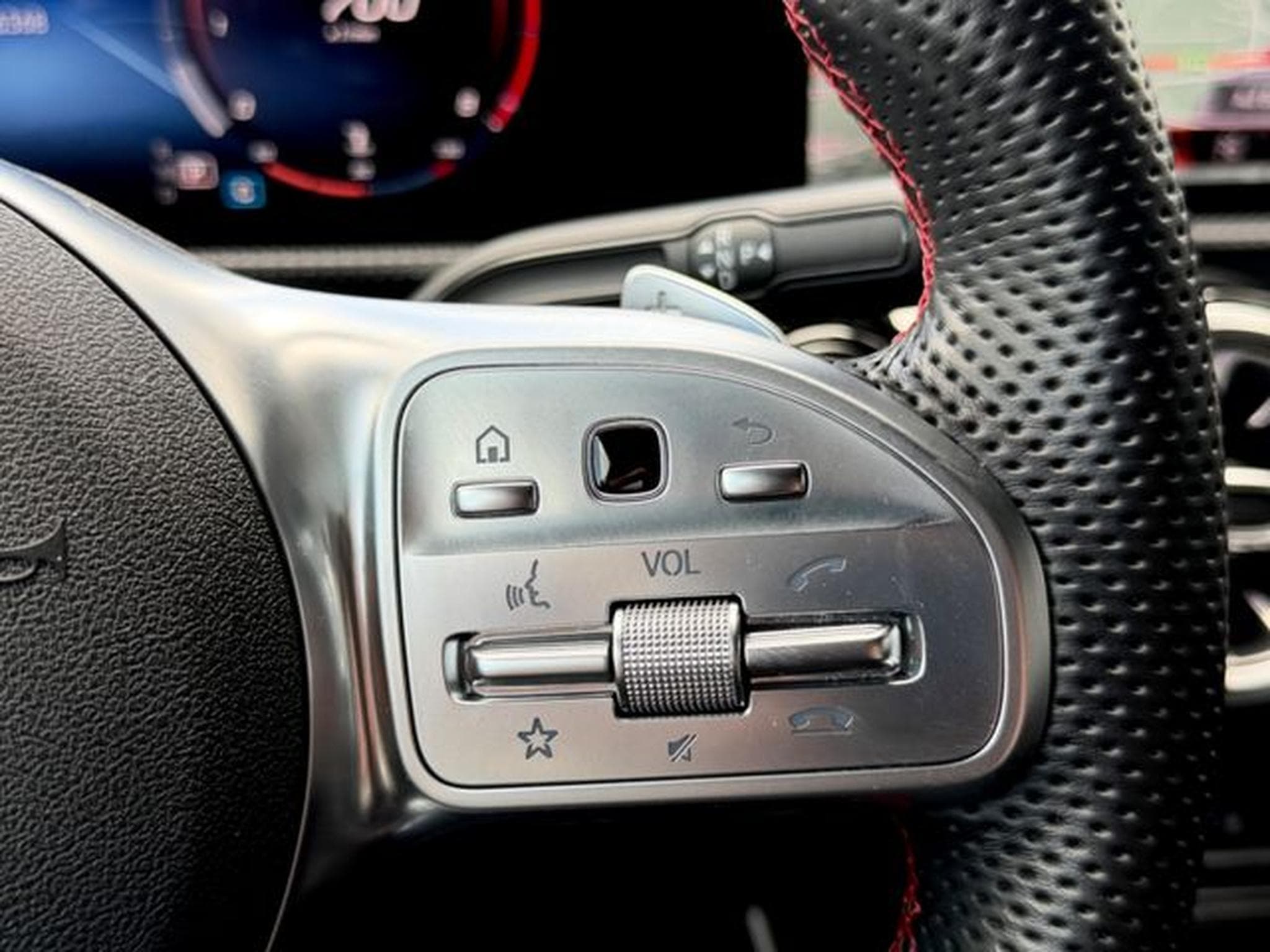 Mercedes A 220 A 220 4Matic Amg Line /NAVI/LED/CAM/BURM/1.HAND/ (2019) - Photo 19
