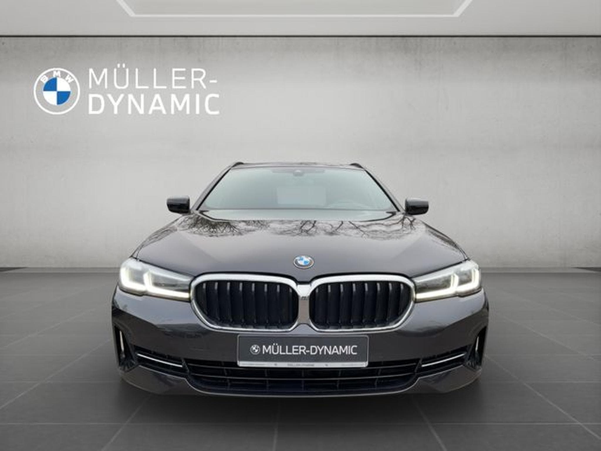 BMW 540 540d xDrive TOURING LED AHK HUD PANO HARMAN KARD (2022) - Photo 2