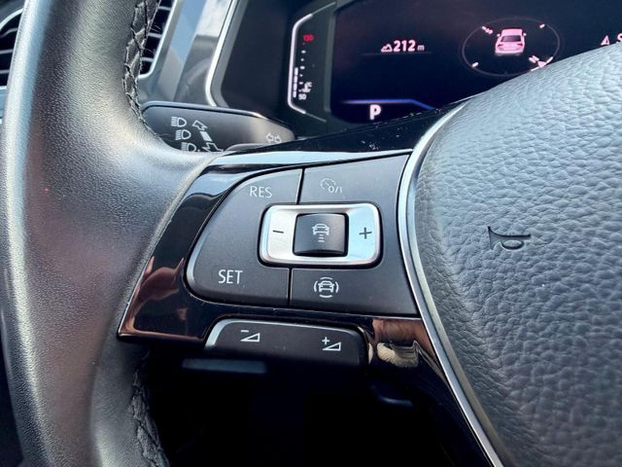 VW Tiguan Tiguan R line 2.0 TDI DSG 4Motion /NAVI/LED (2019) - Photo 17