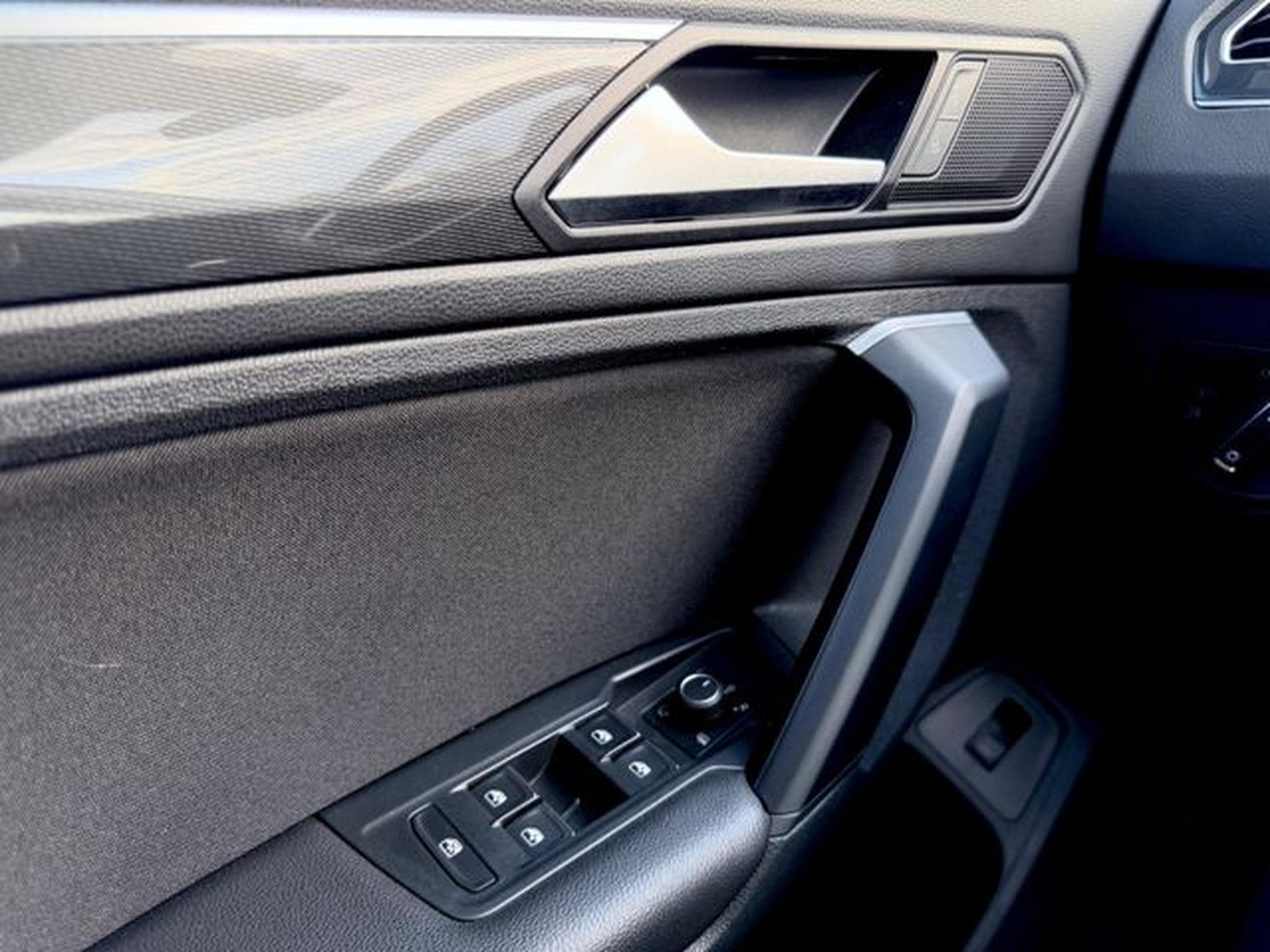 VW Tiguan Tiguan R line 2.0 TDI DSG 4Motion /NAVI/LED (2019) - Photo 19