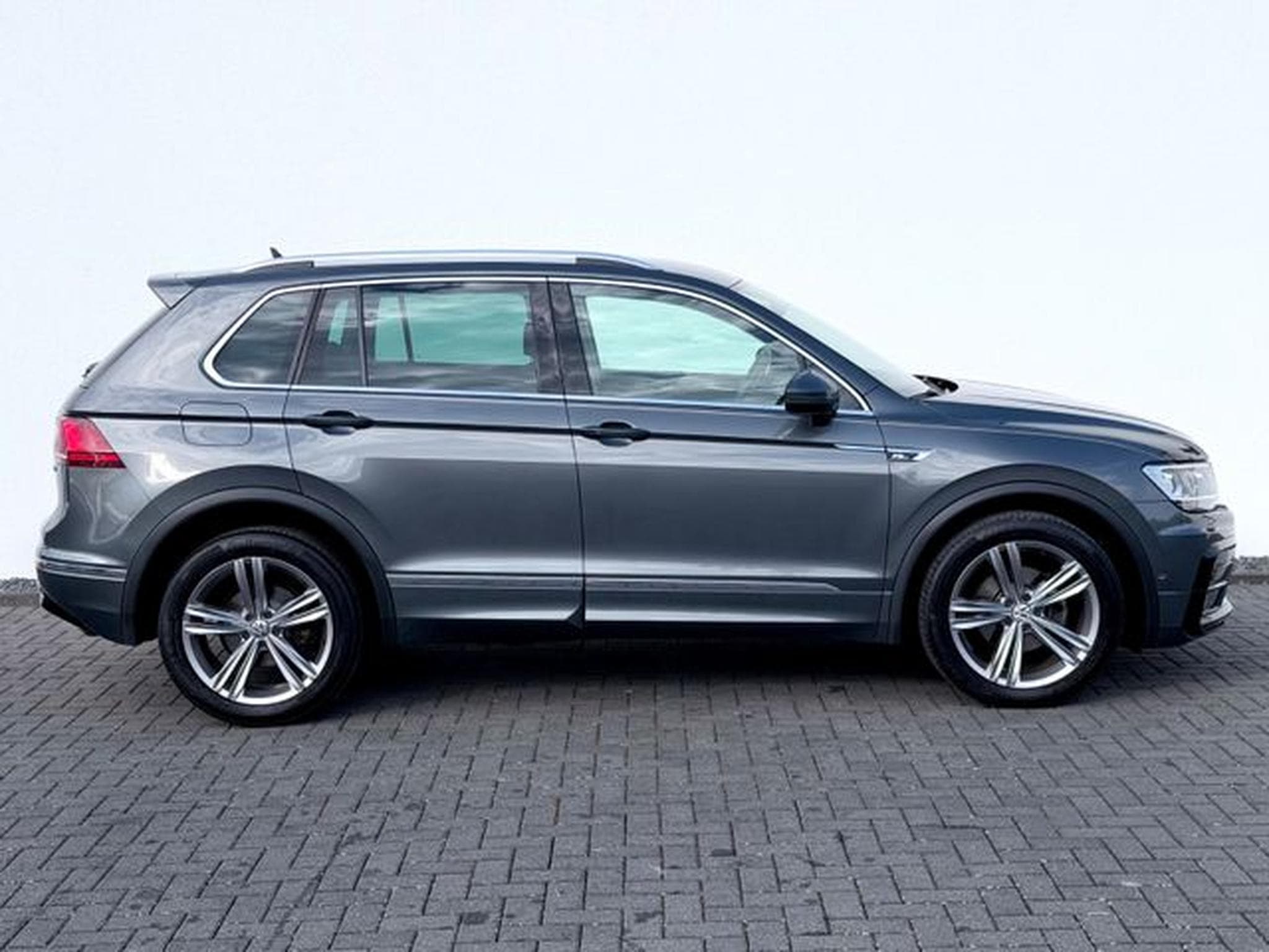 VW Tiguan Tiguan R line 2.0 TDI DSG 4Motion /NAVI/LED (2019) - Photo 4