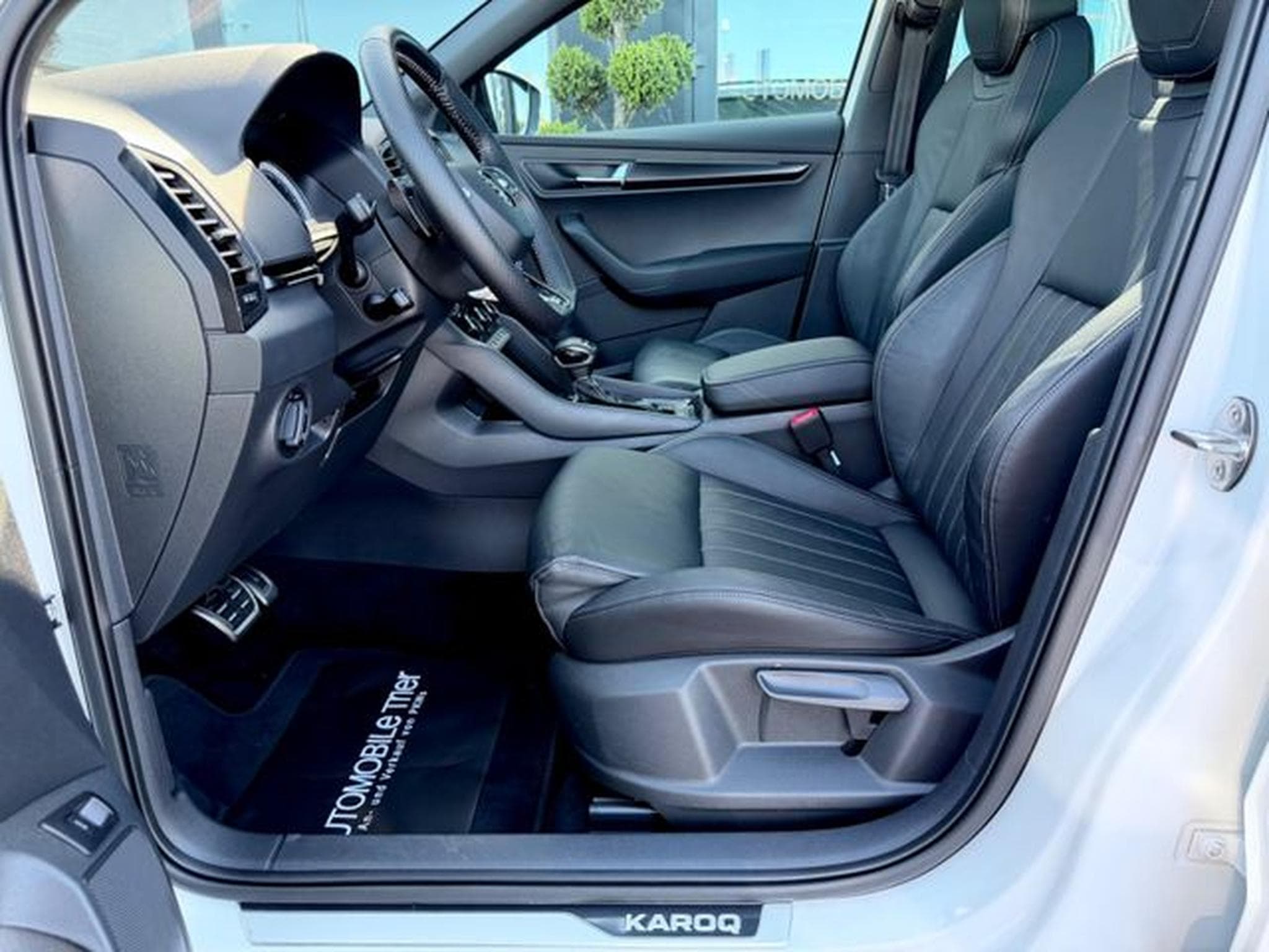 Skoda Karoq Karoq Sportline 1.5 TSI DSG /NAVI/LED/ACC/360CAM (2022) - Foto 9