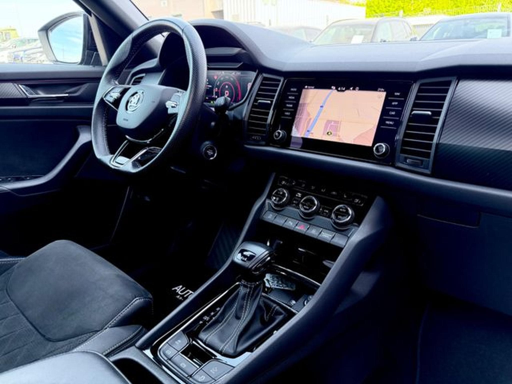 Skoda Kodiaq Kodiaq Sportline 2.0 TDI DSG 4x4 /7.SITZER/AHK/ (2021) - Foto 11