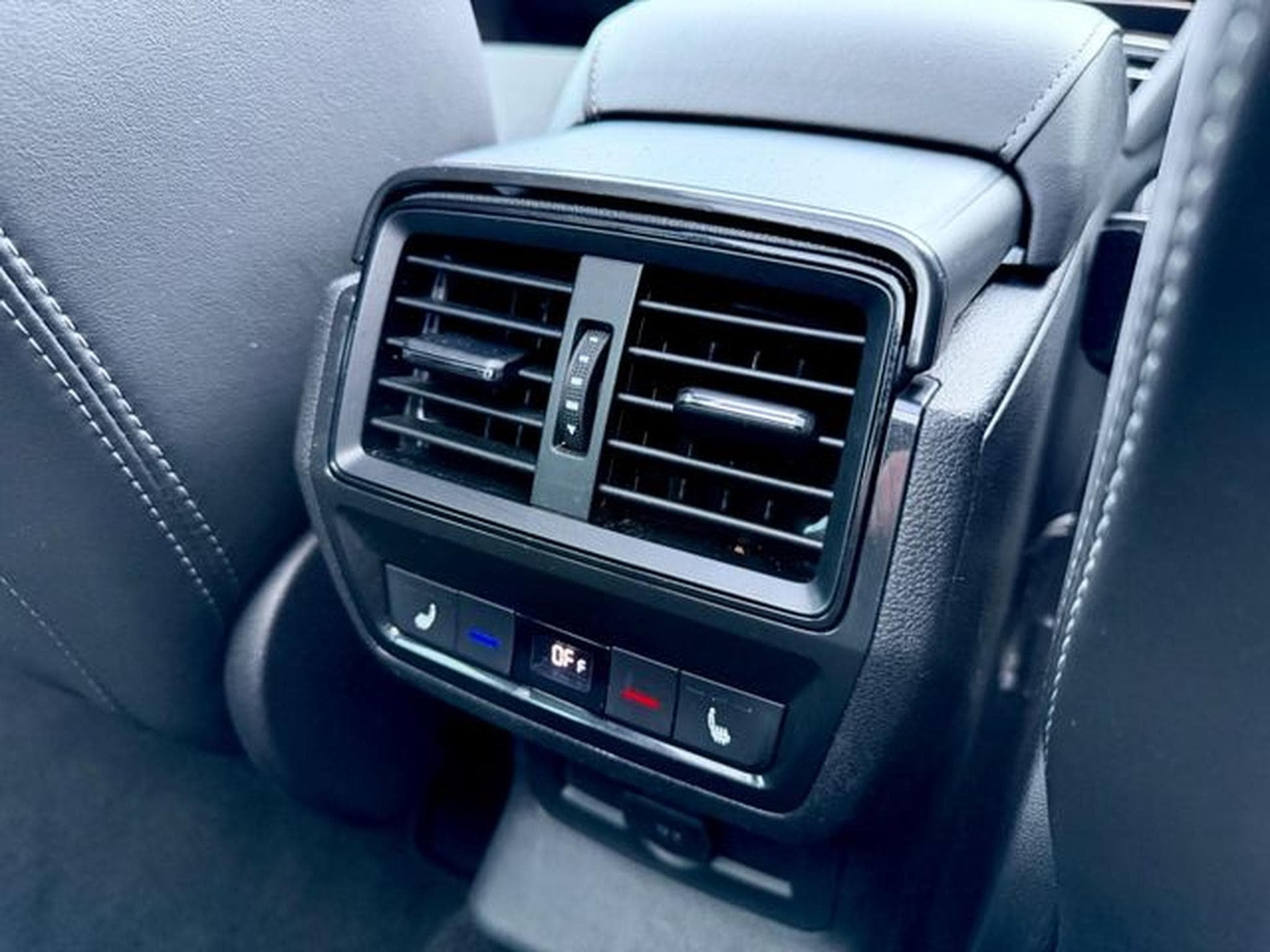 Skoda Kodiaq Kodiaq Sportline 2.0 TDI DSG 4x4 /7.SITZER/AHK/ (2021) - Foto 17