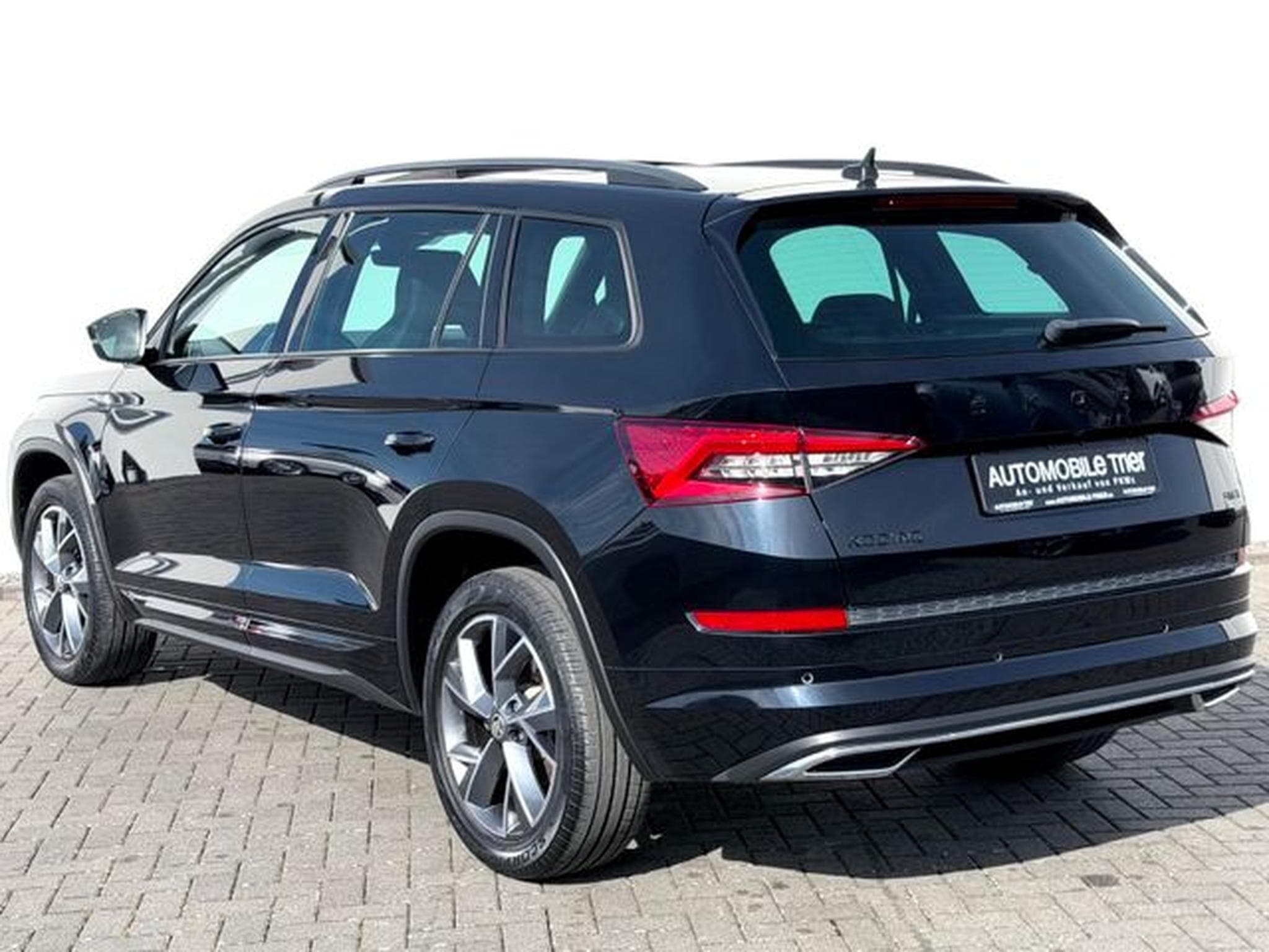 Skoda Kodiaq Kodiaq Sportline 2.0 TDI DSG 4x4 /7.SITZER/AHK/ (2021) - Foto 6
