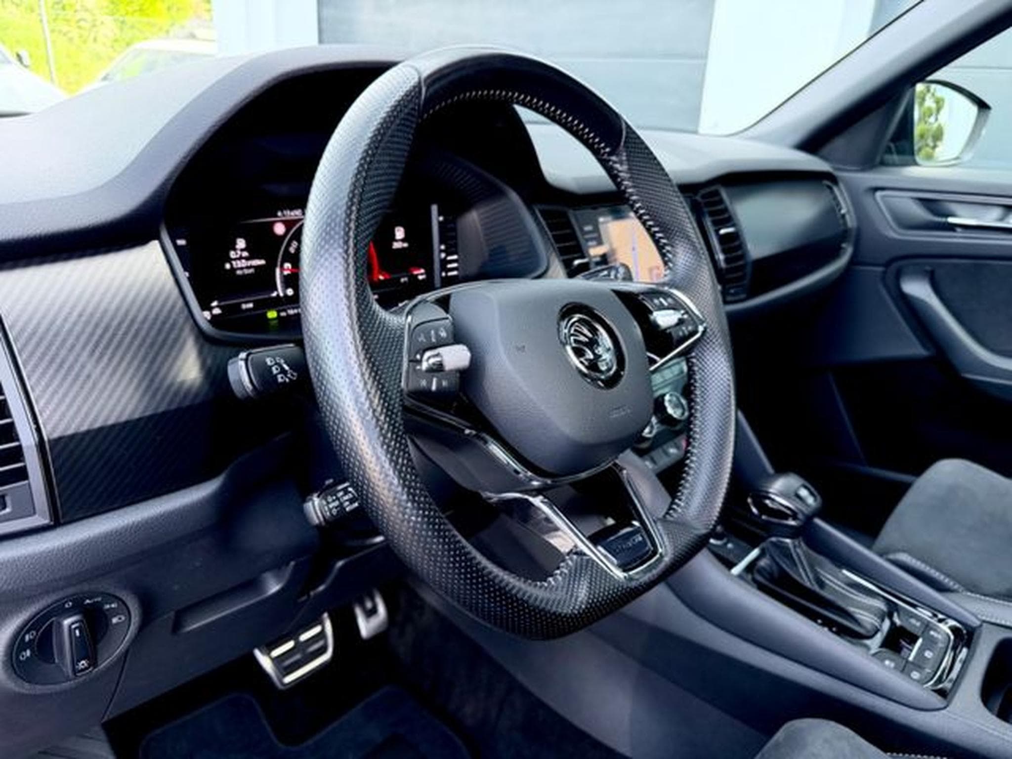 Skoda Kodiaq Kodiaq Sportline 2.0 TDI DSG 4x4 /7.SITZER/AHK/ (2021) - Foto 9