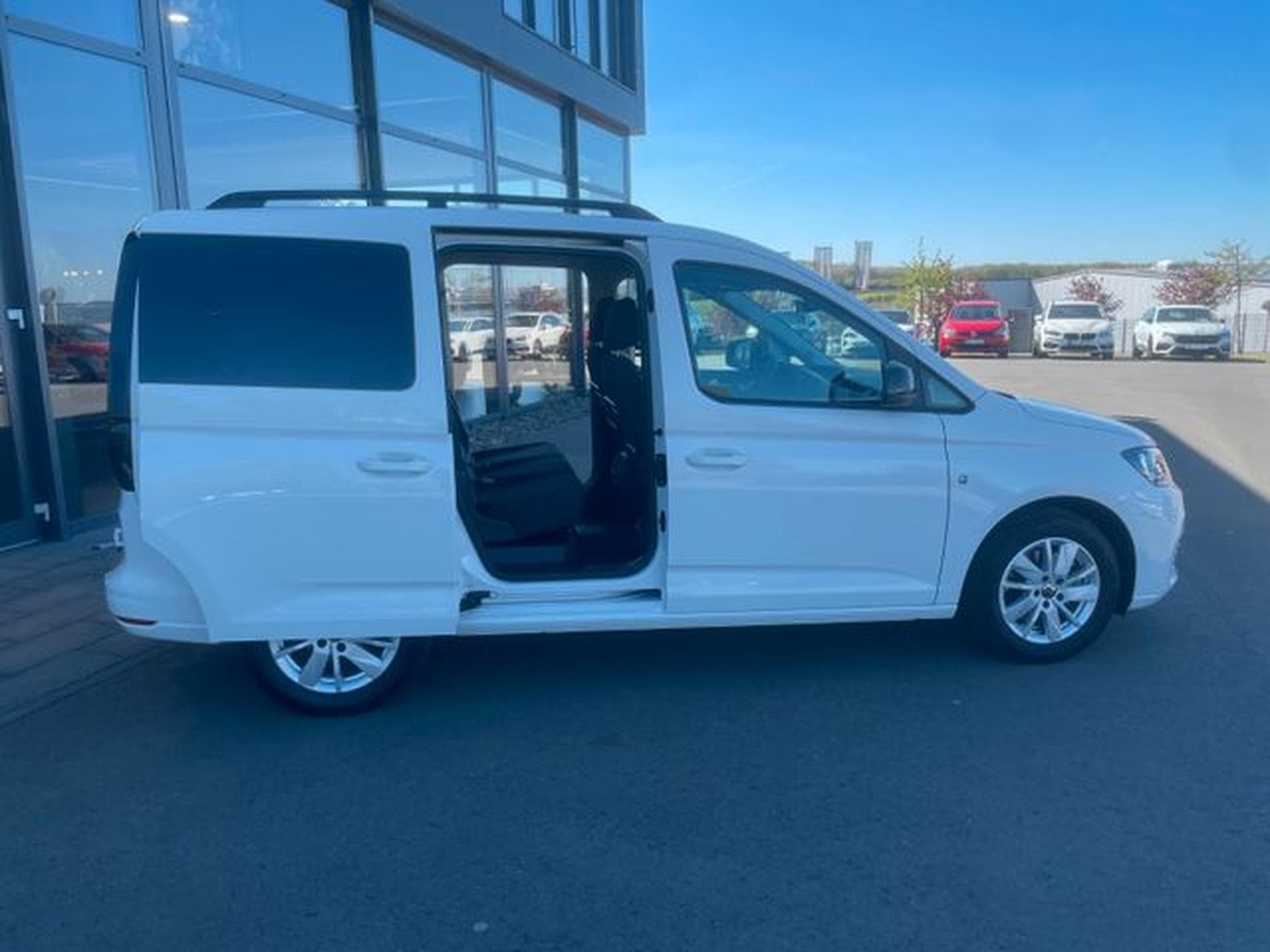 VW Caddy Caddy 1,5TSi 6-Gang Life Flügel AHK Carplay Kam (2025) - Photo 10