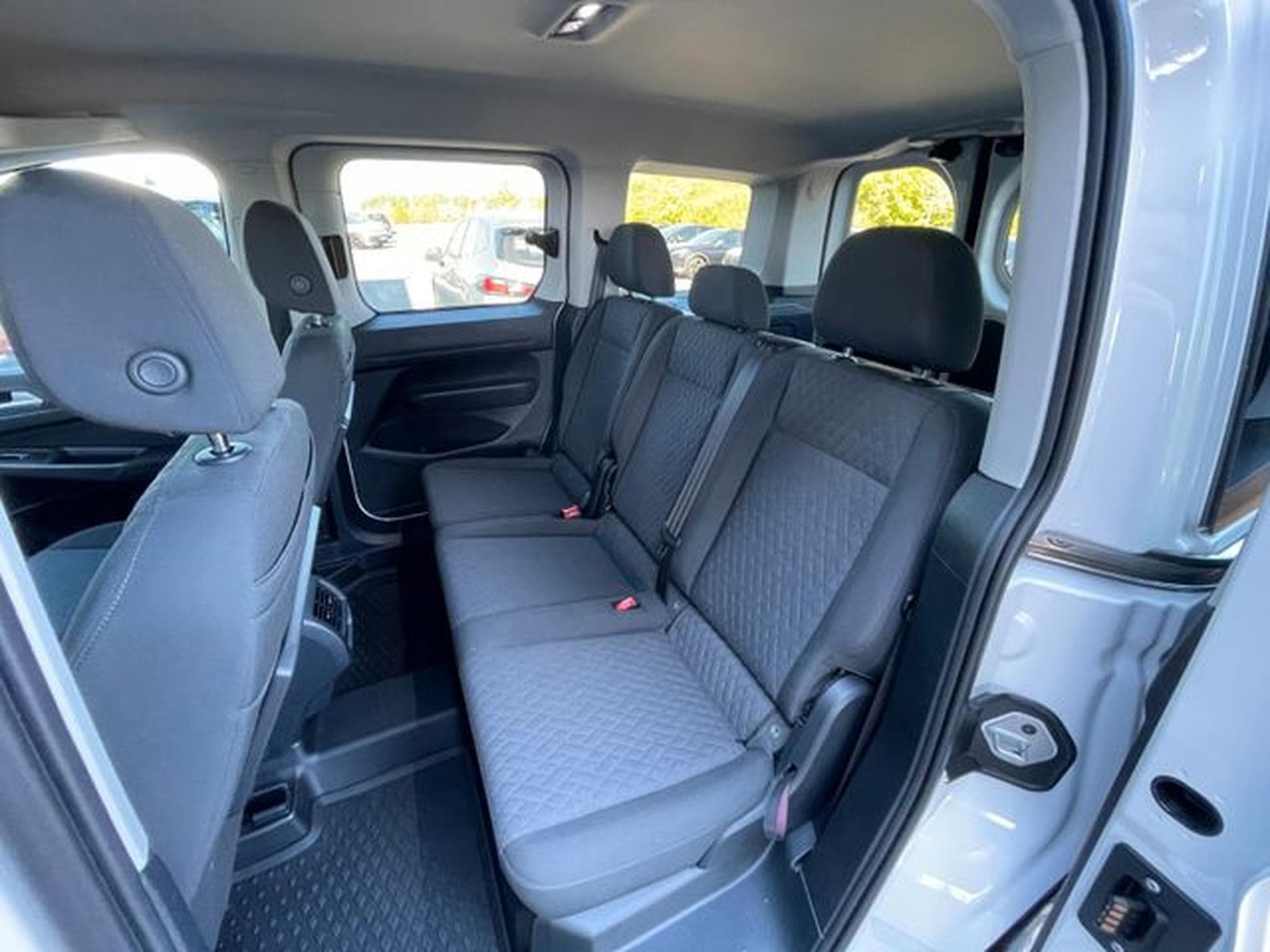 VW Caddy Caddy 1,5TSi 6-Gang Life Flügel AHK Carplay Kam (2025) - Photo 13