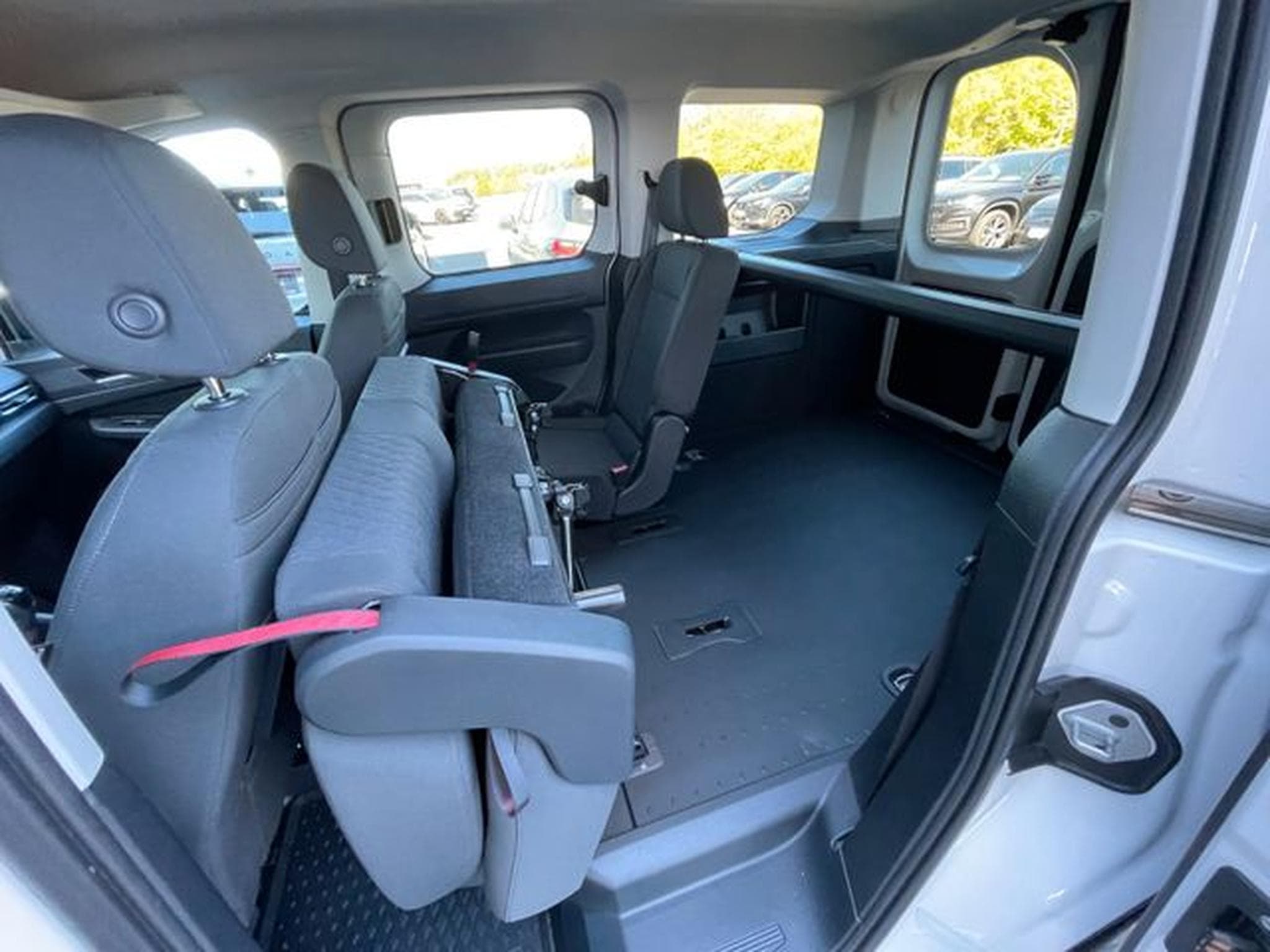 VW Caddy Caddy 1,5TSi 6-Gang Life Flügel AHK Carplay Kam (2025) - Photo 14