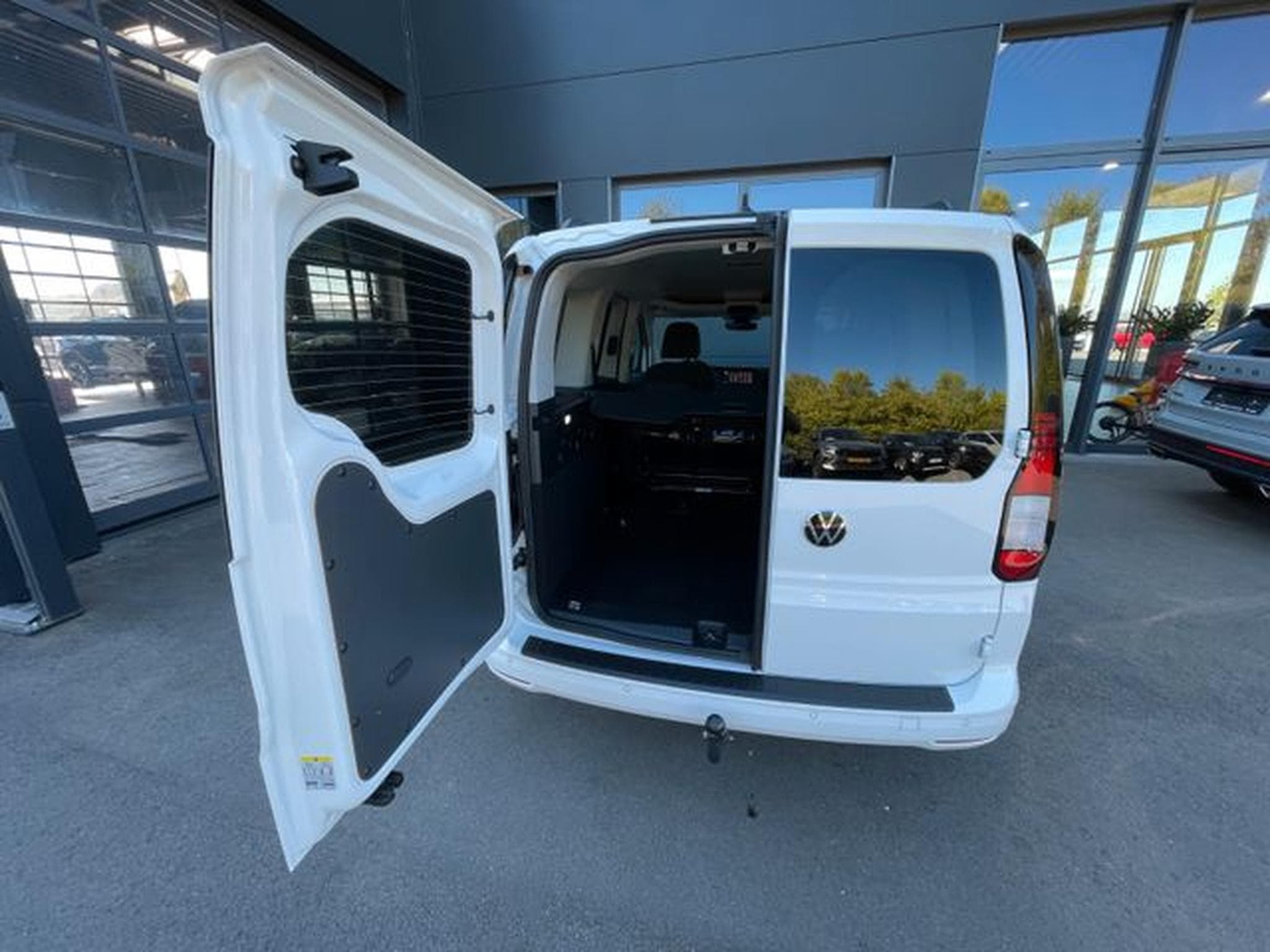 VW Caddy Caddy 1,5TSi 6-Gang Life Flügel AHK Carplay Kam (2025) - Photo 15