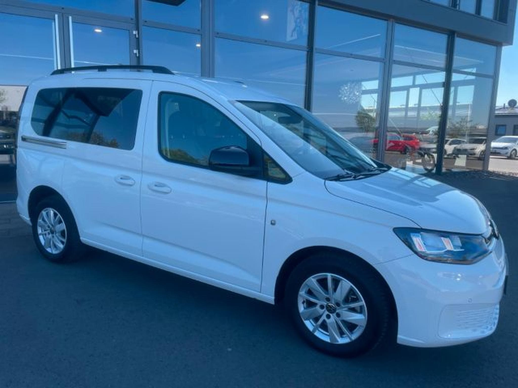 VW Caddy Caddy 1,5TSi 6-Gang Life Flügel AHK Carplay Kam (2025) - Photo 3