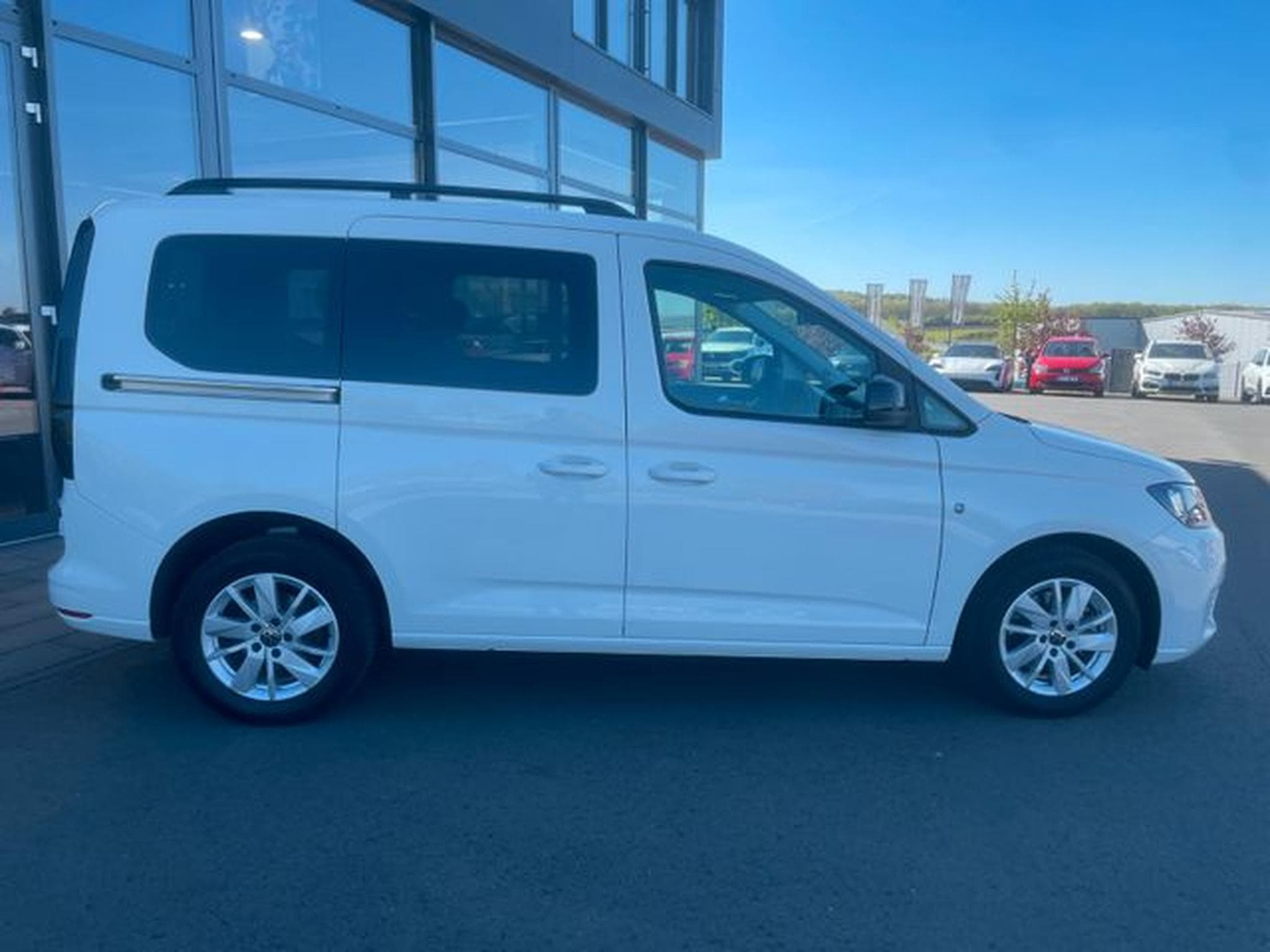 VW Caddy Caddy 1,5TSi 6-Gang Life Flügel AHK Carplay Kam (2025) - Photo 4