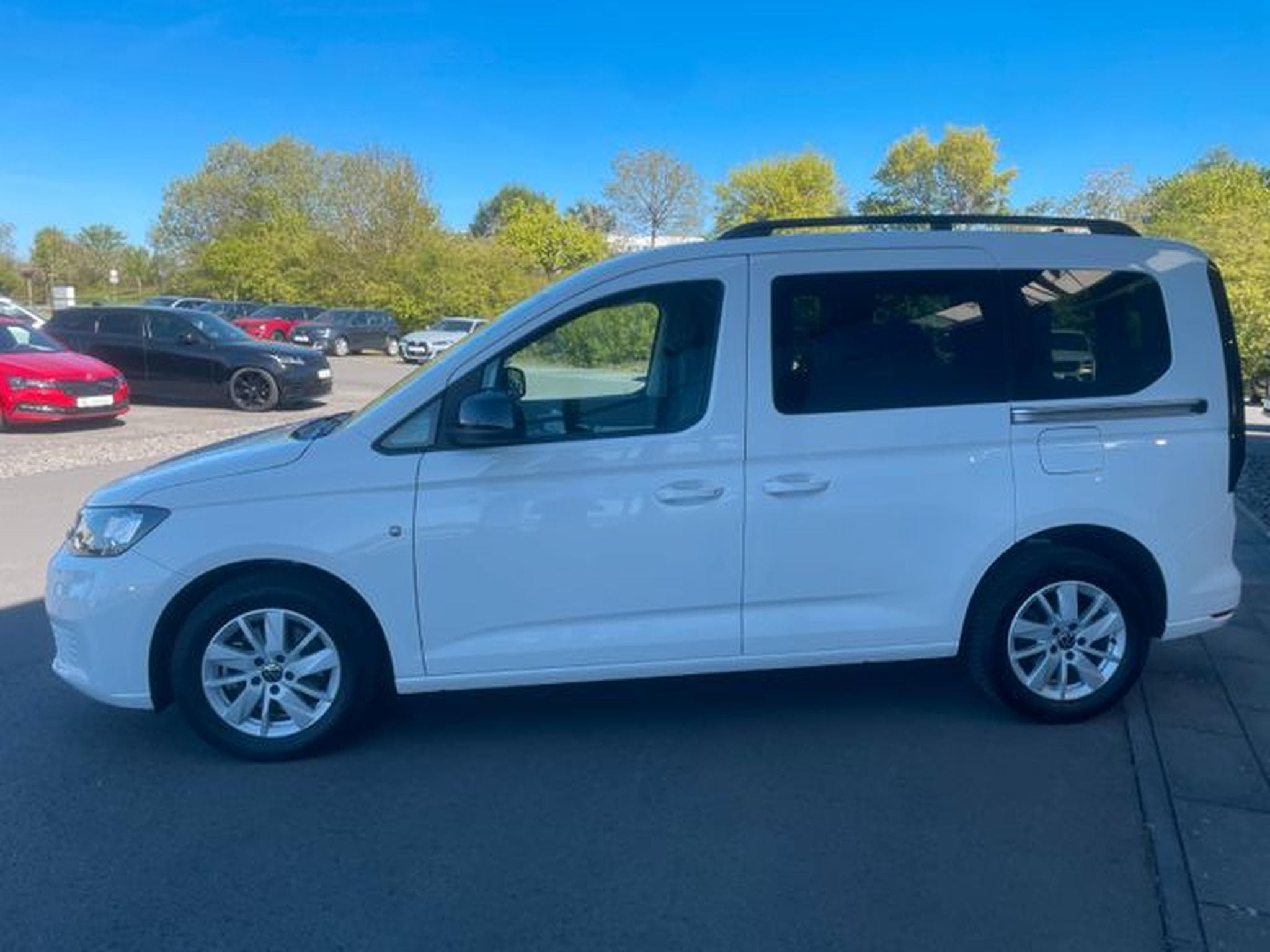 VW Caddy Caddy 1,5TSi 6-Gang Life Flügel AHK Carplay Kam (2025) - Photo 8