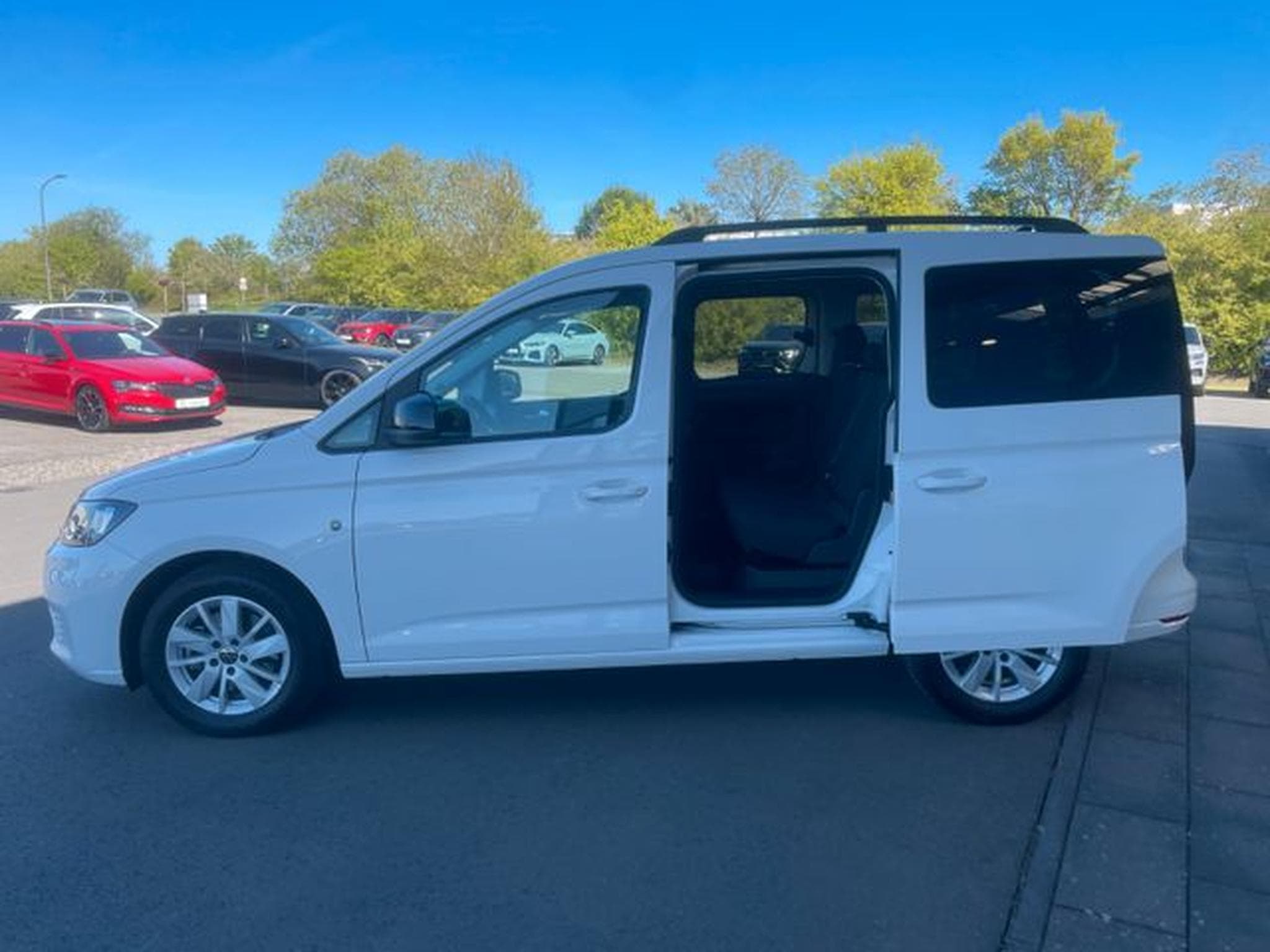 VW Caddy Caddy 1,5TSi 6-Gang Life Flügel AHK Carplay Kam (2025) - Photo 9