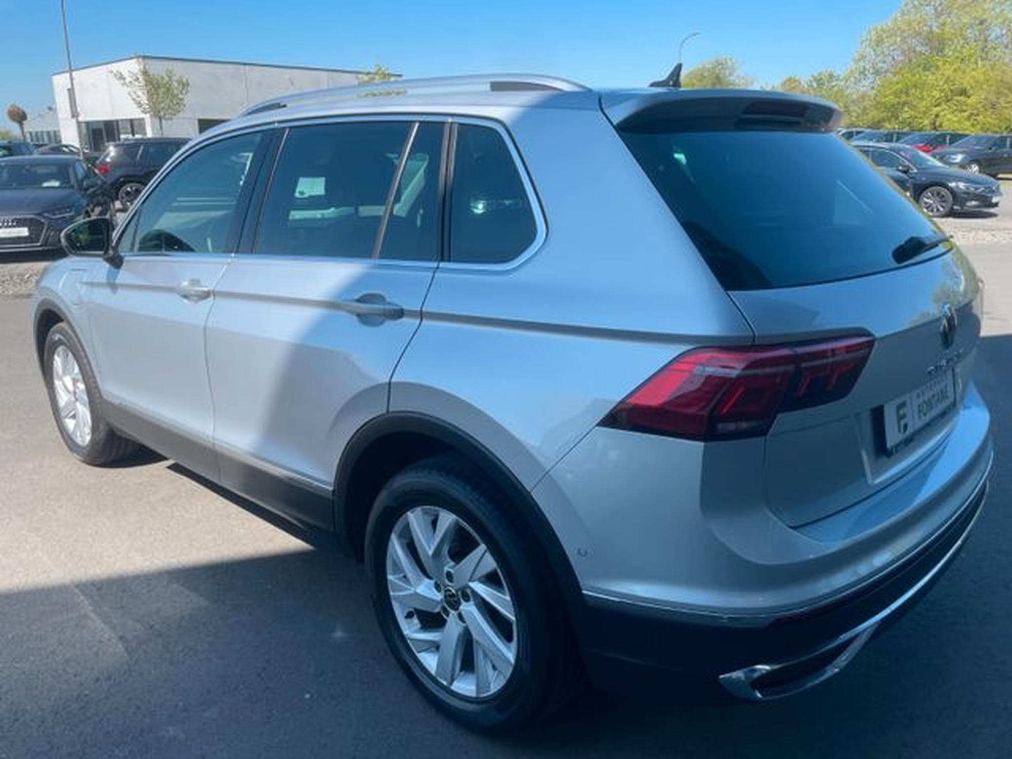 VW Tiguan Tiguan 1,4TSi Elegance eHybrid PlugIn AHK Key Ka (2022) - Photo 8