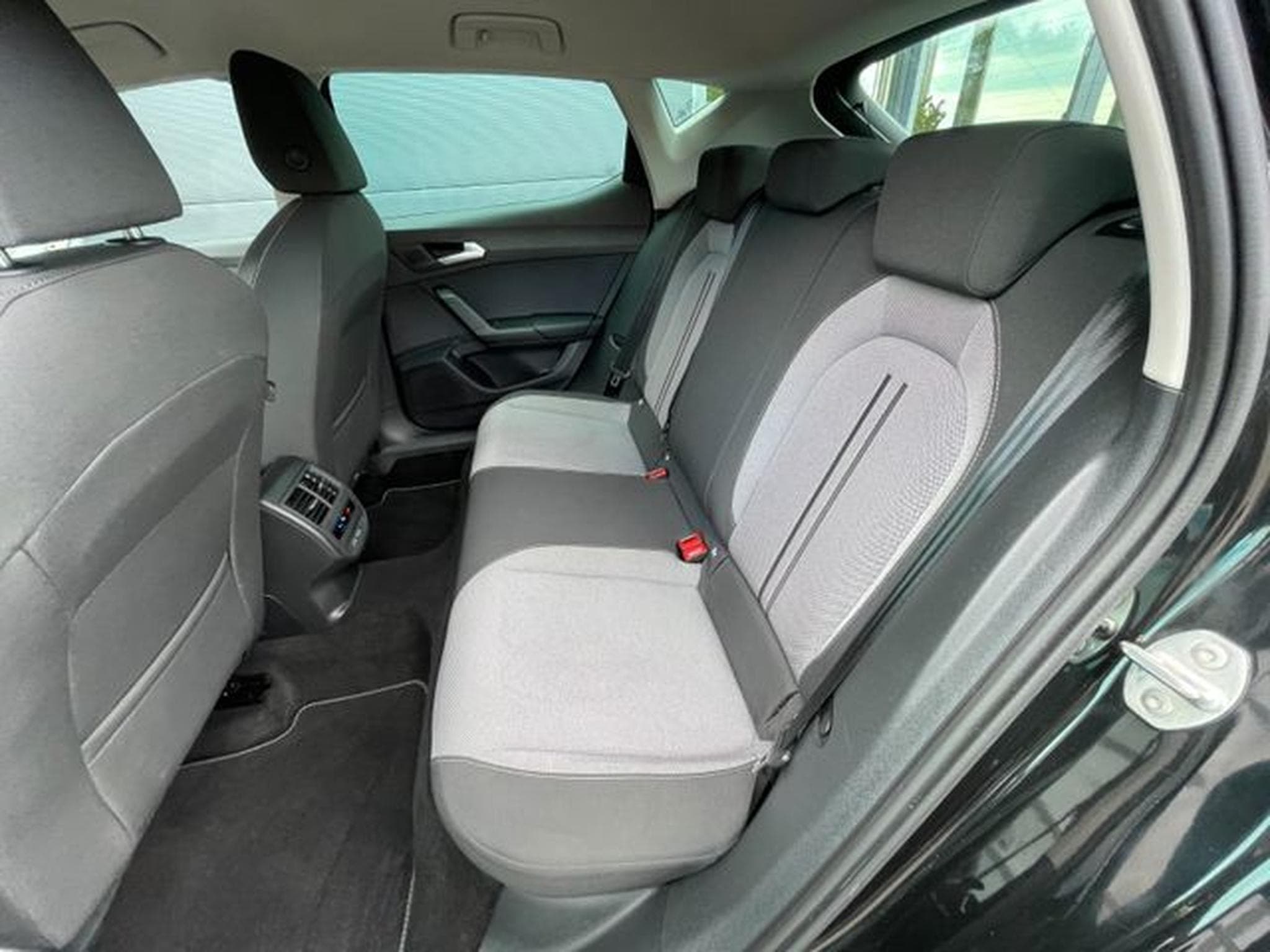 Seat Leon Leon 1,5TSi Schalter Style Virtual PDC Tempomat (2024) - Photo 11