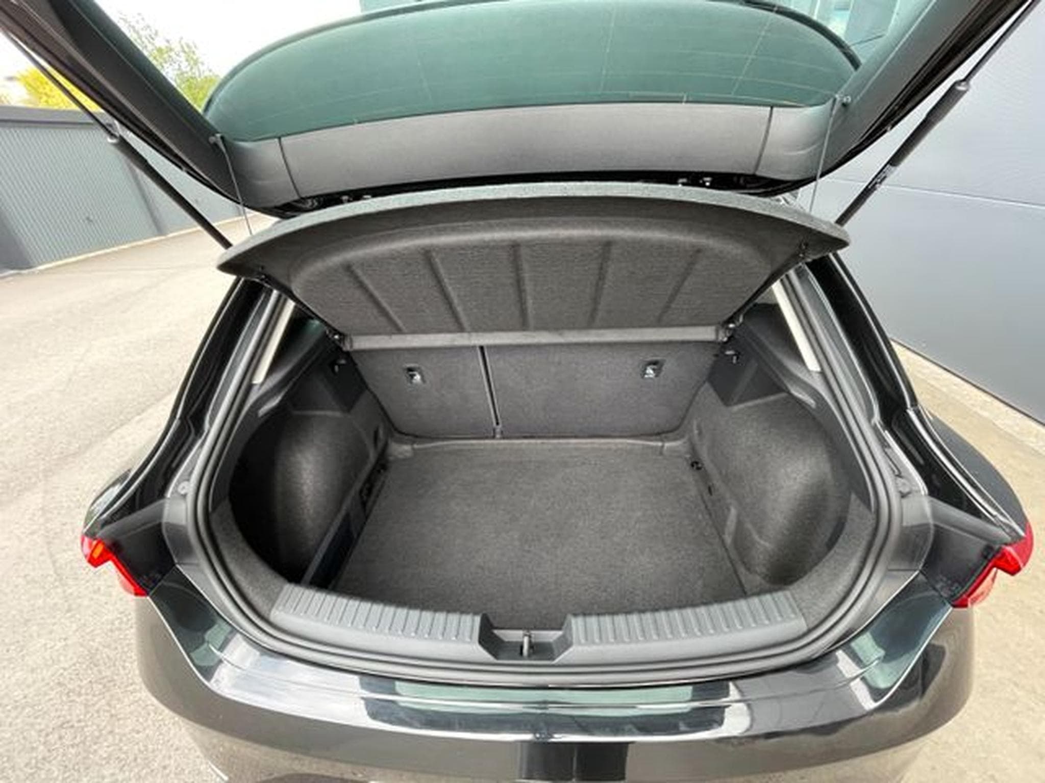 Seat Leon Leon 1,5TSi Schalter Style Virtual PDC Tempomat (2024) - Photo 12