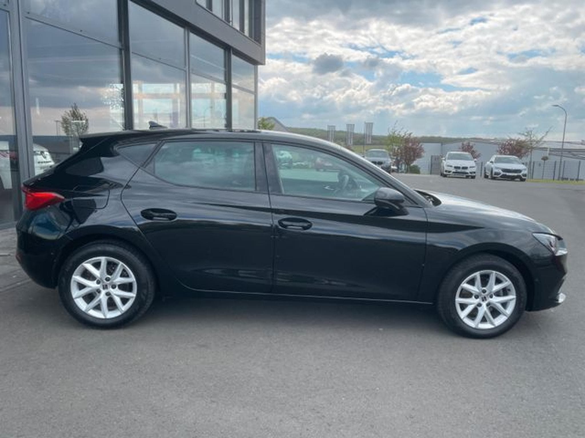 Seat Leon Leon 1,5TSi Schalter Style Virtual PDC Tempomat (2024) - Photo 4