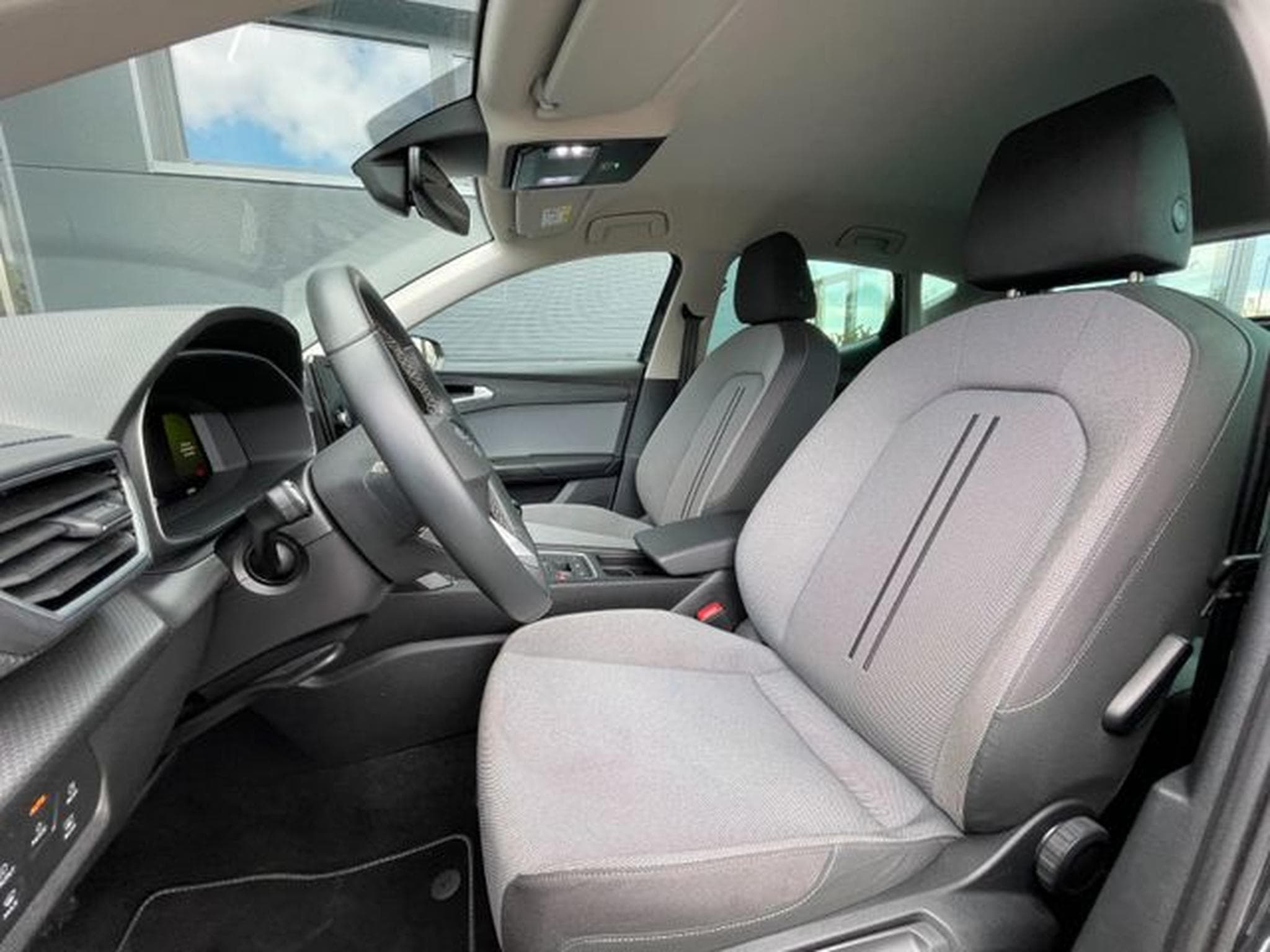 Seat Leon Leon 1,5TSi Schalter Style Virtual PDC Tempomat (2024) - Photo 9