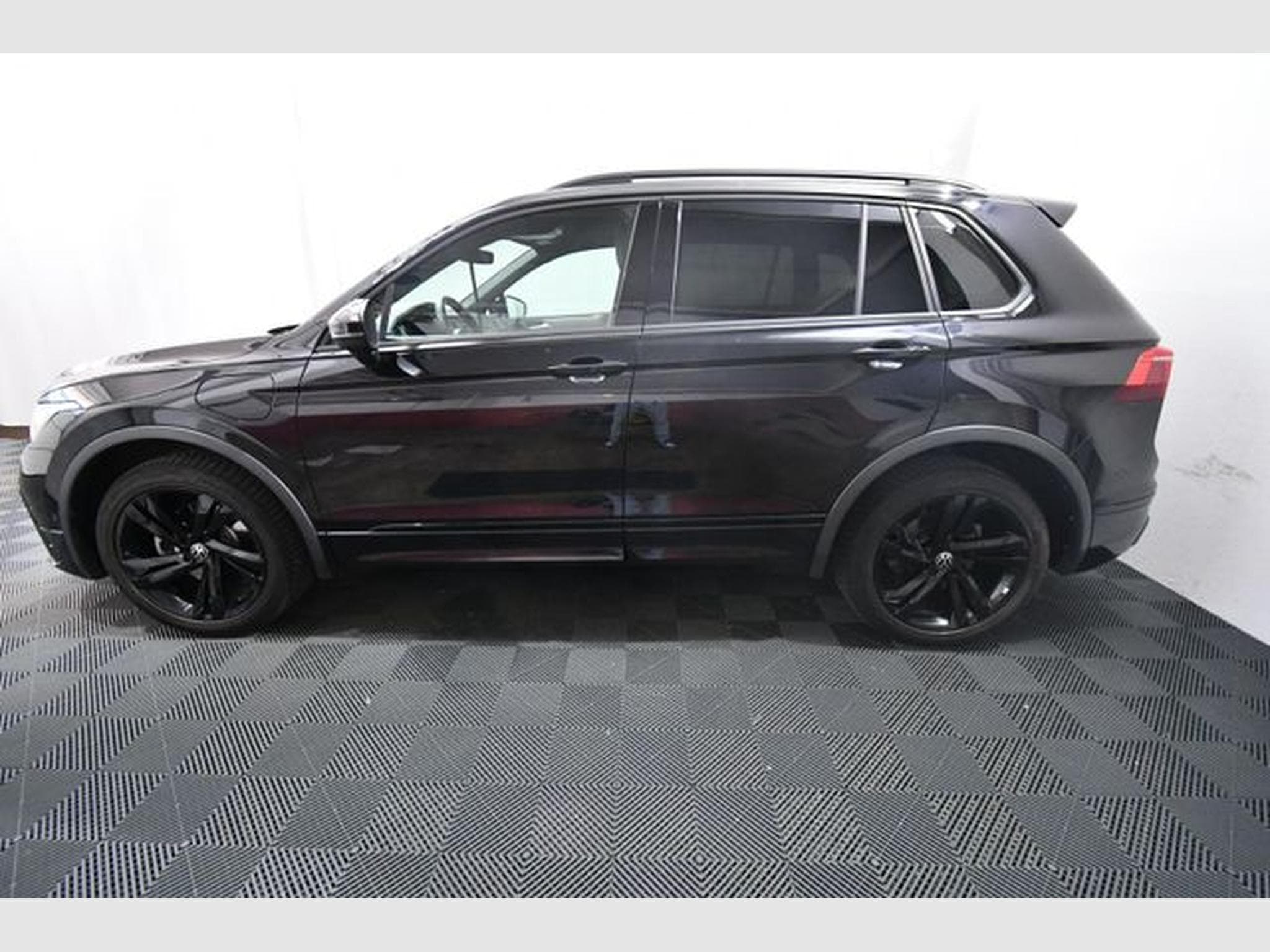 VW Tiguan Tiguan R-Line eHybrid, AHK, 2-f Pano., Leder, 19 (2022) - Foto 2