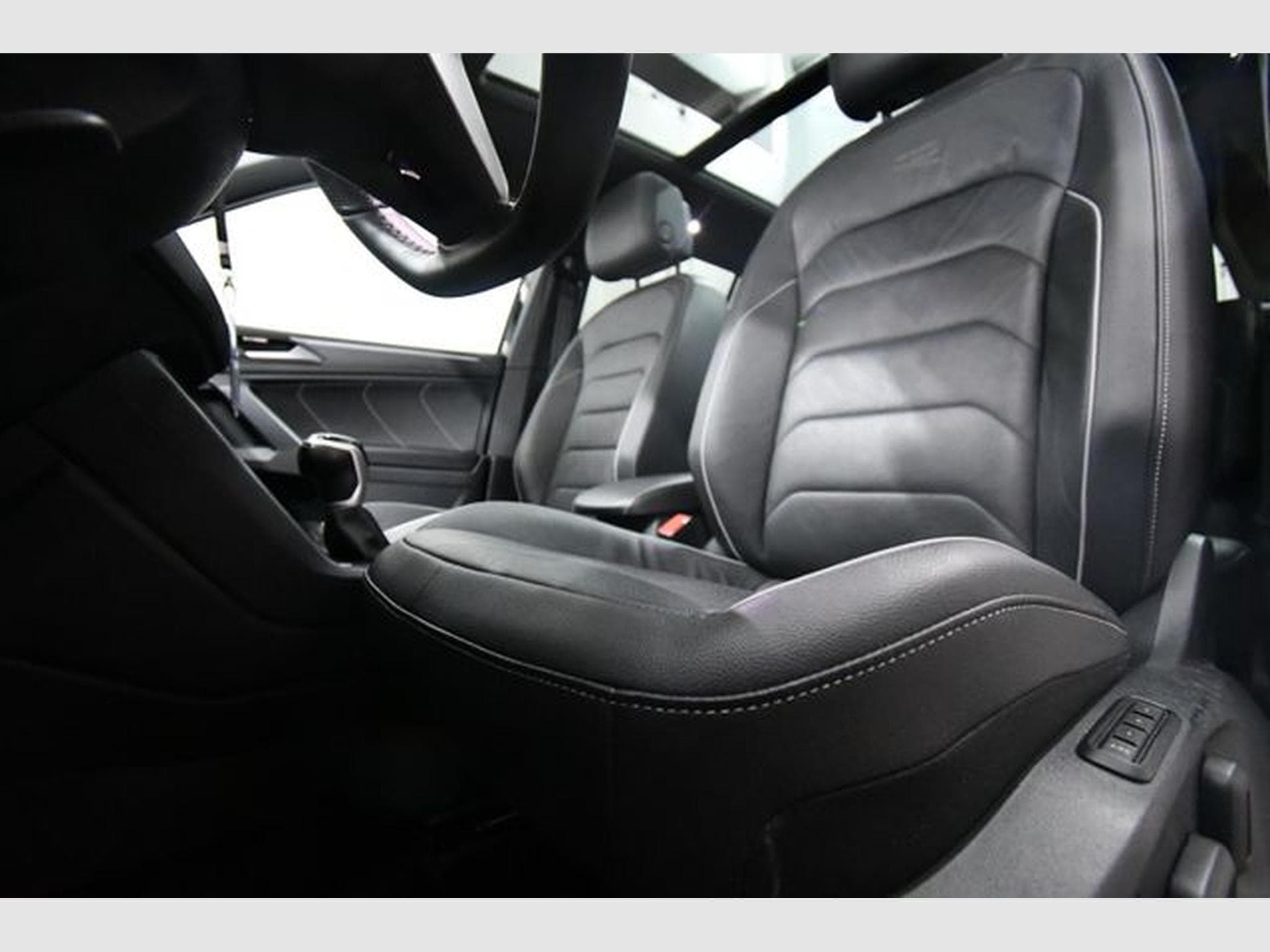 VW Tiguan Tiguan R-Line eHybrid, AHK, 2-f Pano., Leder, 19 (2022) - Foto 6