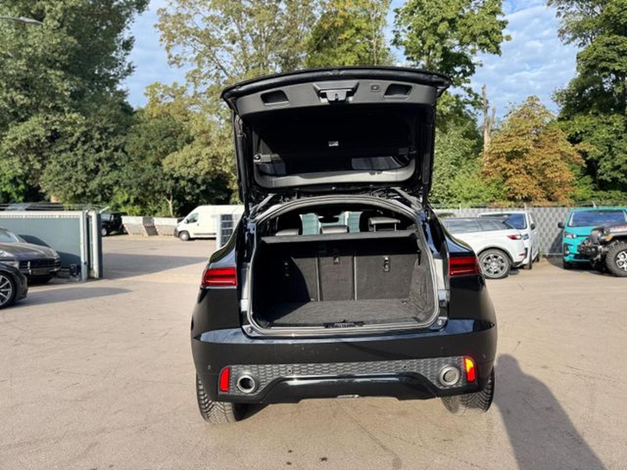 Jaguar E-Pace E-PACE R-DYNAMIC BLACK PAKET SE AWD*VOLL* (2021) - Photo 9