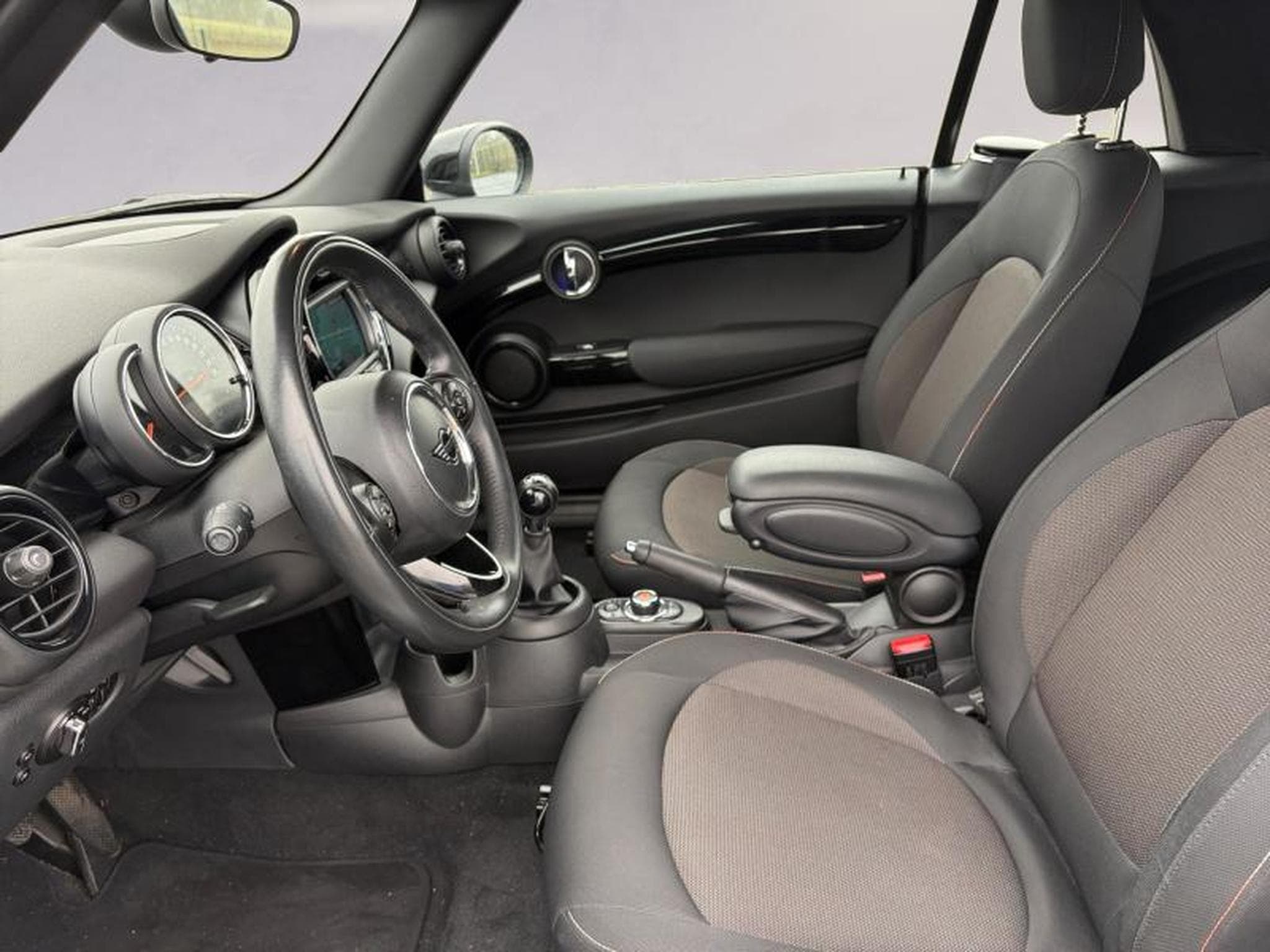 MINI Cooper Cooper Cabrio (2019) - Photo 6