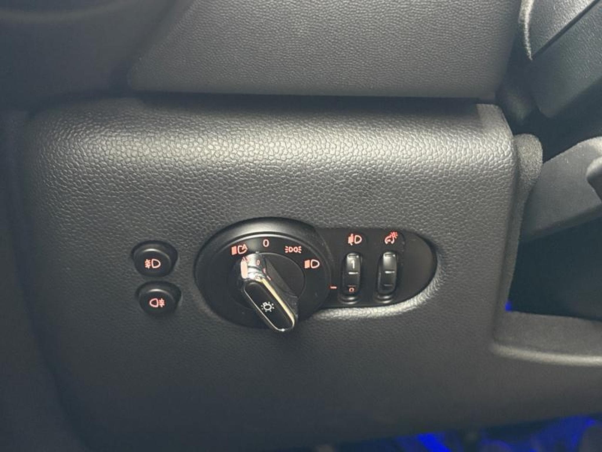 MINI Cooper Cooper Cabrio (2019) - Photo 9