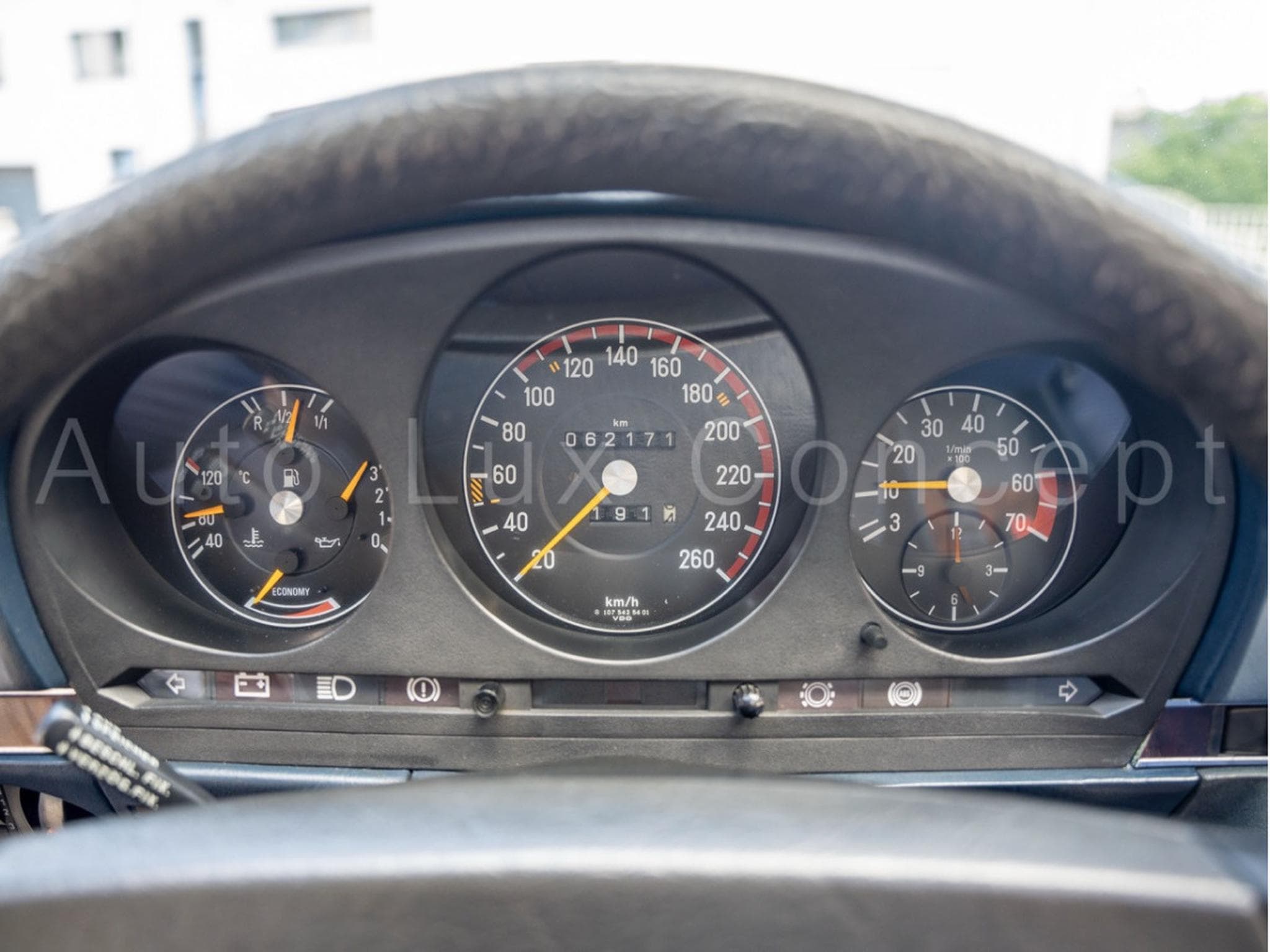 Mercedes 500 SLC (1982) - Photo 25