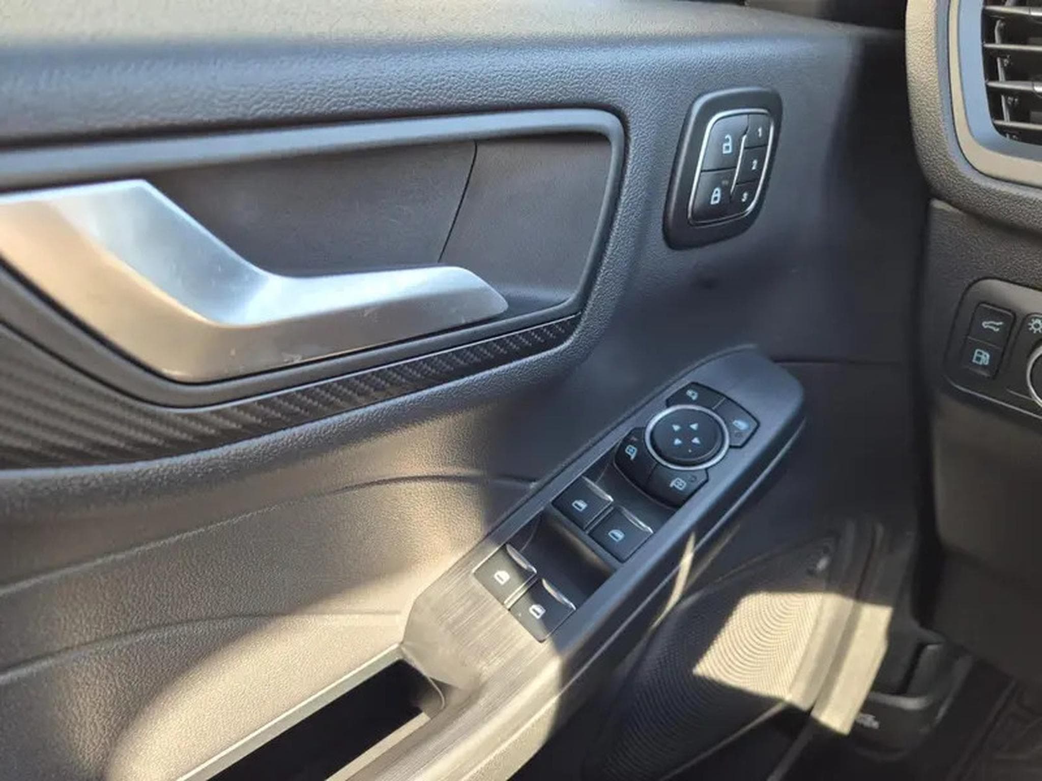 Ford Kuga 2.5 PHEV 242 Auto ST-Line X (2026) - Photo 22