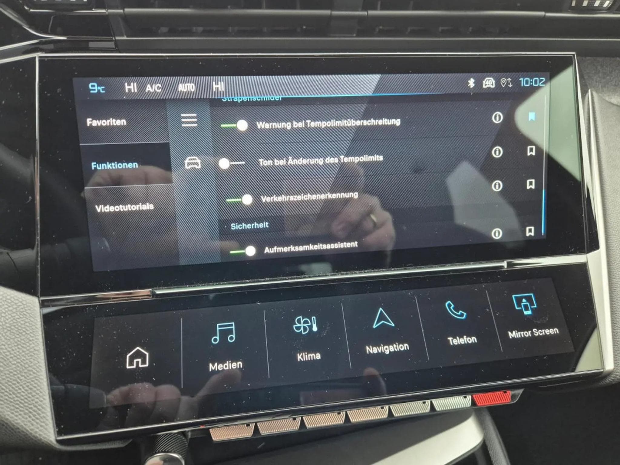 Peugeot 308 1.2 PureTrch 145 EAT8 ALLURE (2026) - Photo 21