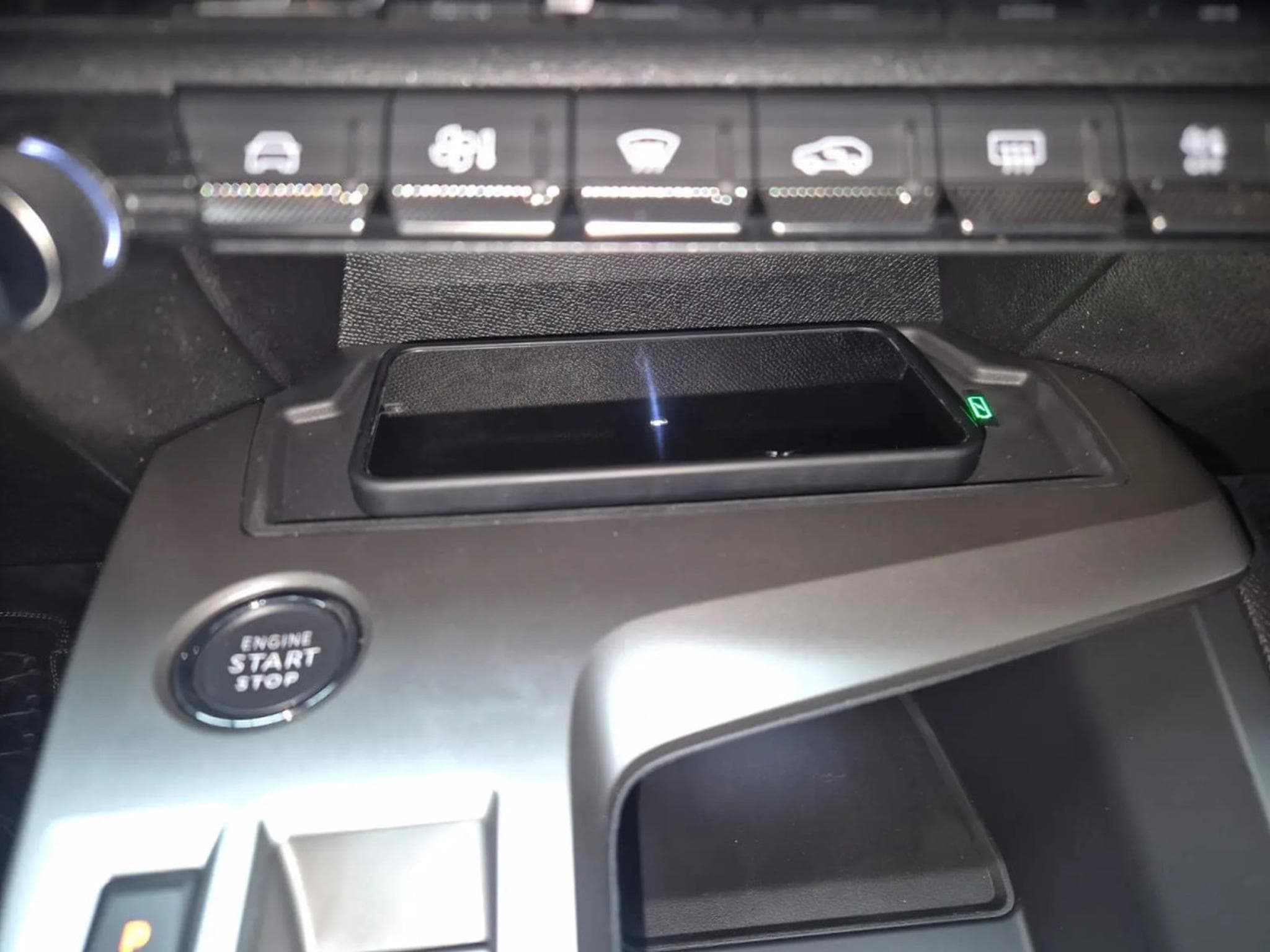 Peugeot 308 1.2 PureTrch 145 EAT8 ALLURE (2026) - Photo 22