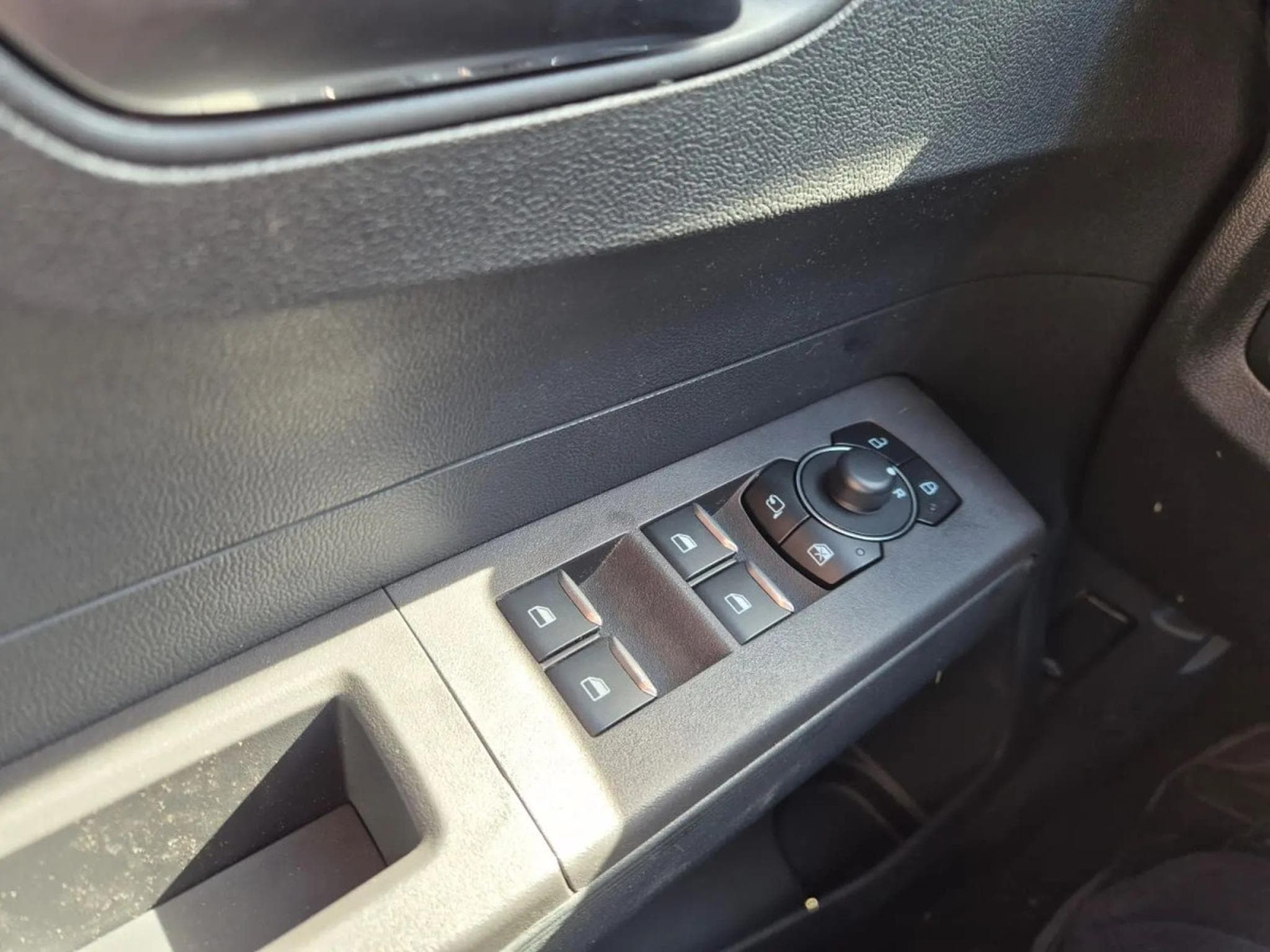 Ford Tourneo 1.0i Ecoboost 125 Active (2026) - Photo 11