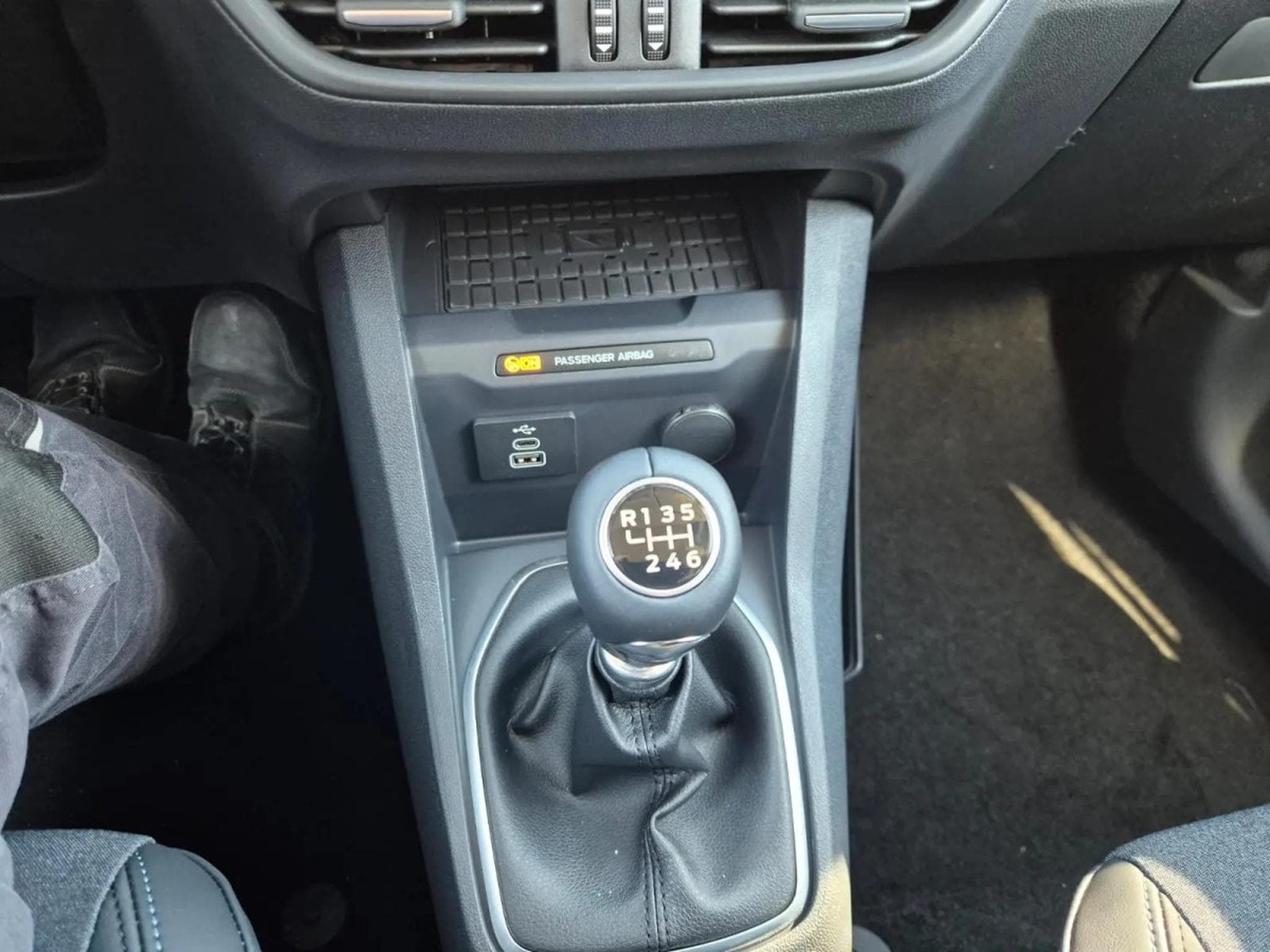 Ford Tourneo 1.0i Ecoboost 125 Active (2026) - Photo 19