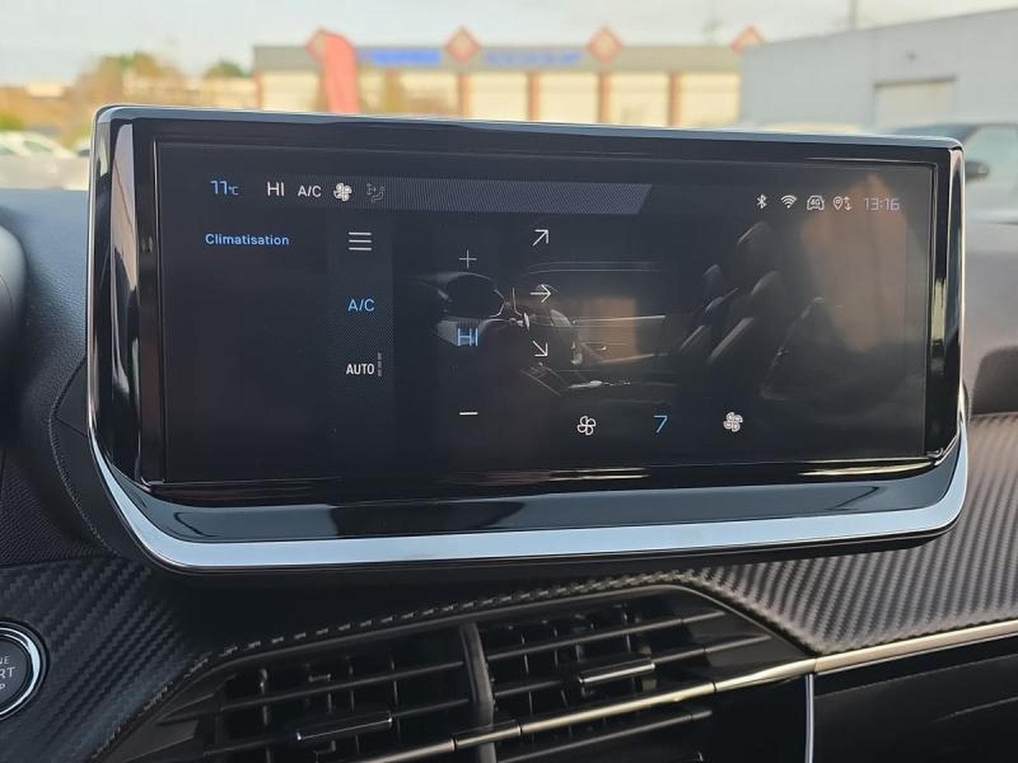 PEUGEOT 2008 1.2 100ch S&S Allure (2024) - Foto 12